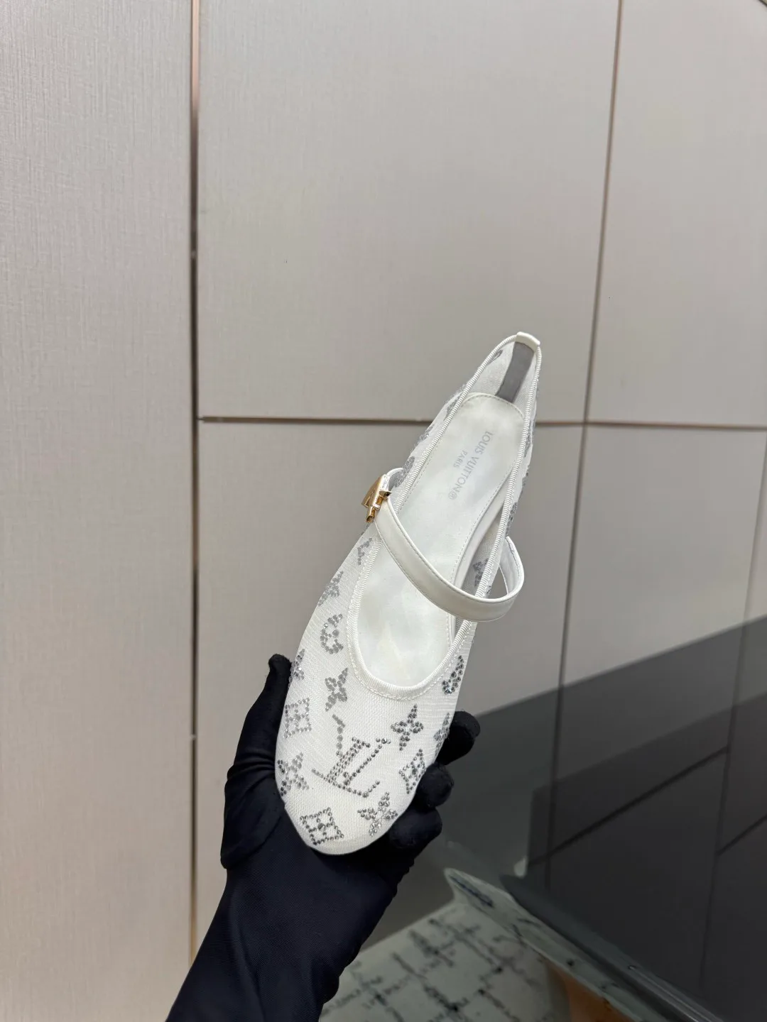 Women's Ballet Flats LOUIS VUITTON 17947012