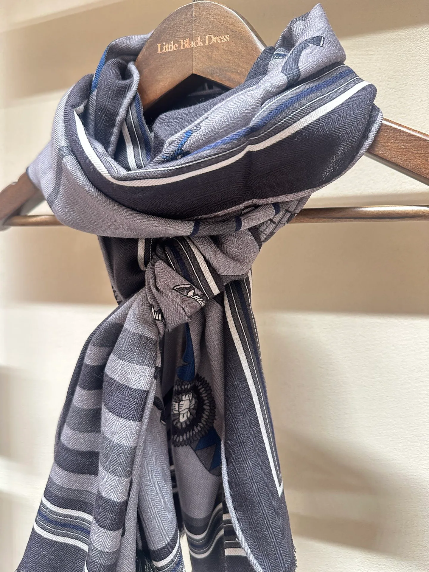 Scarves HERMES 18222475
