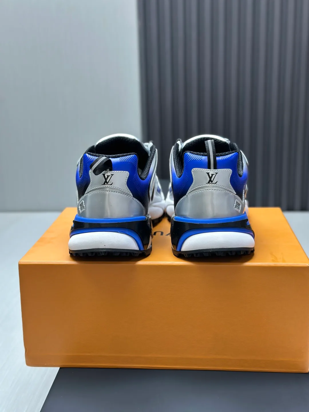 Women's Sneakers LOUIS VUITTON 18211988
