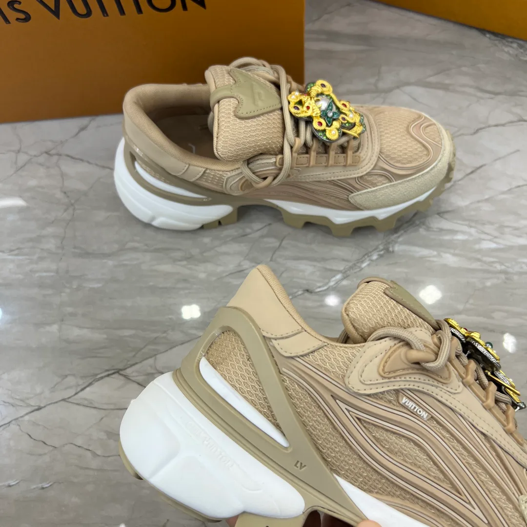 Women's Sneakers LOUIS VUITTON 17876168