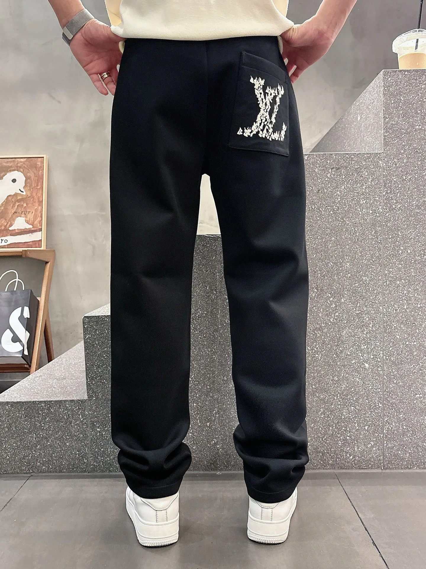 Men's Trousers LOUIS VUITTON 18399251