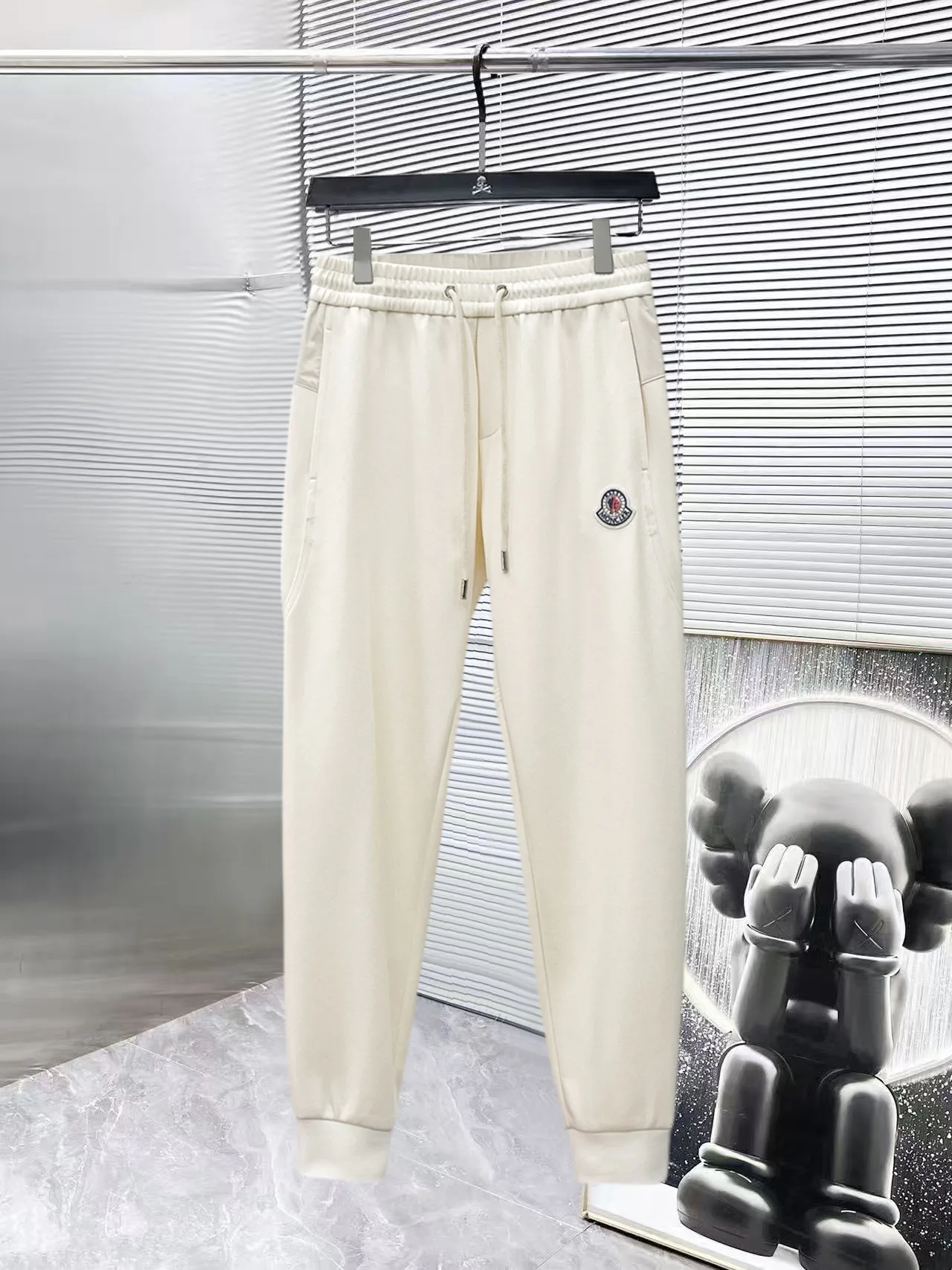 Men's Trousers MONCLER 18197368