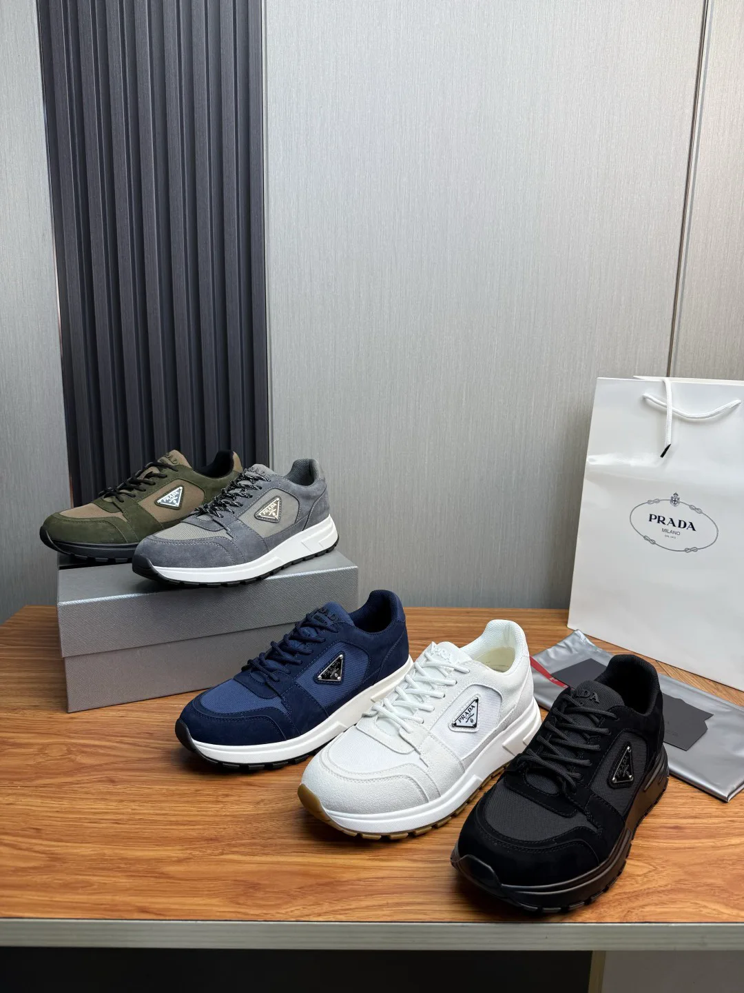 Кроссовки Мужские Prada 18564261