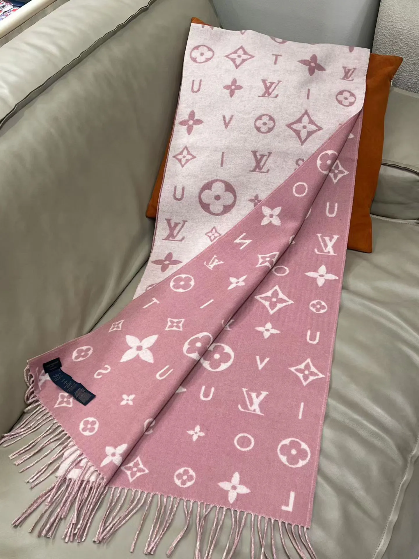 Scarves LOUIS VUITTON 18426916