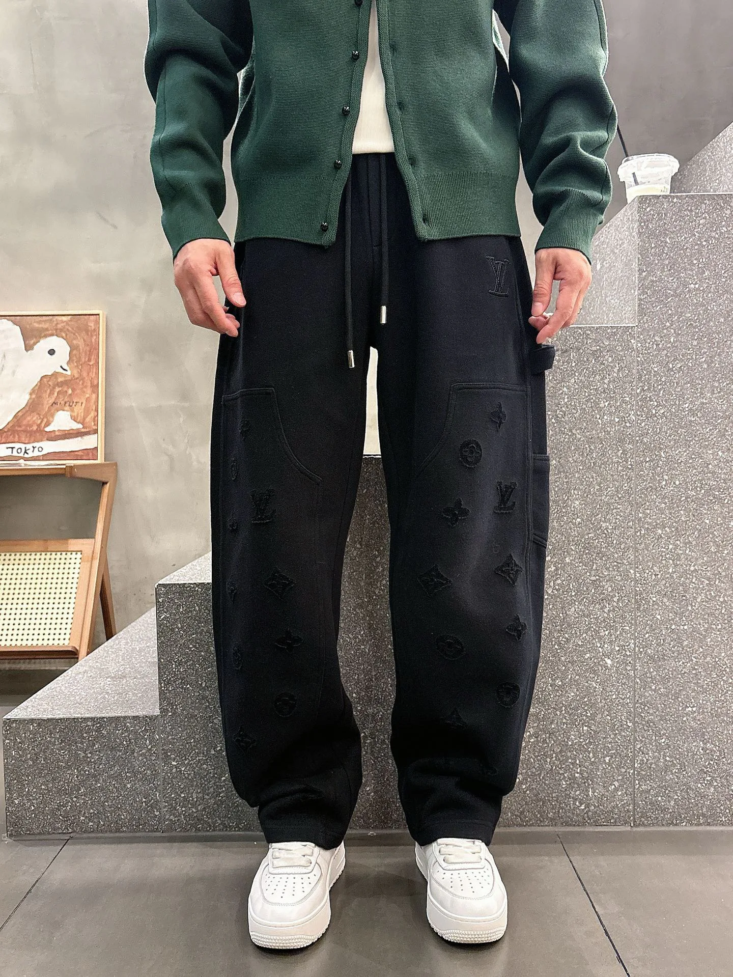 Брюки Мужские Louis Vuitton 18596866