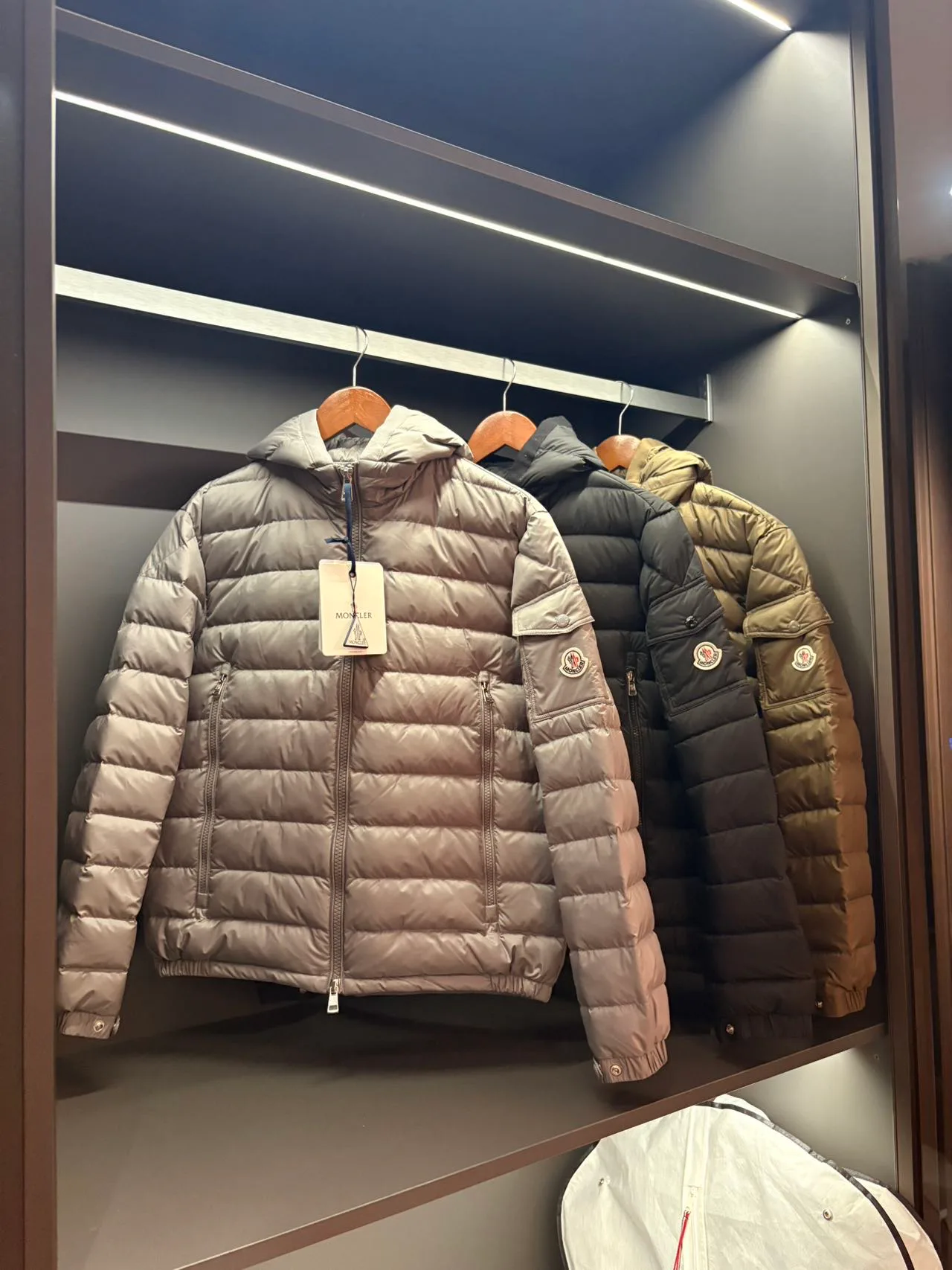 Men's Jackets And Down Jackets MONCLER 18231542