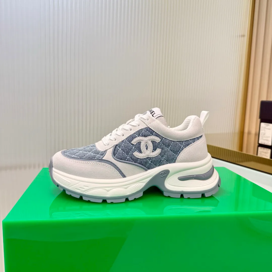 Women's Sneakers CHANEL 18366958