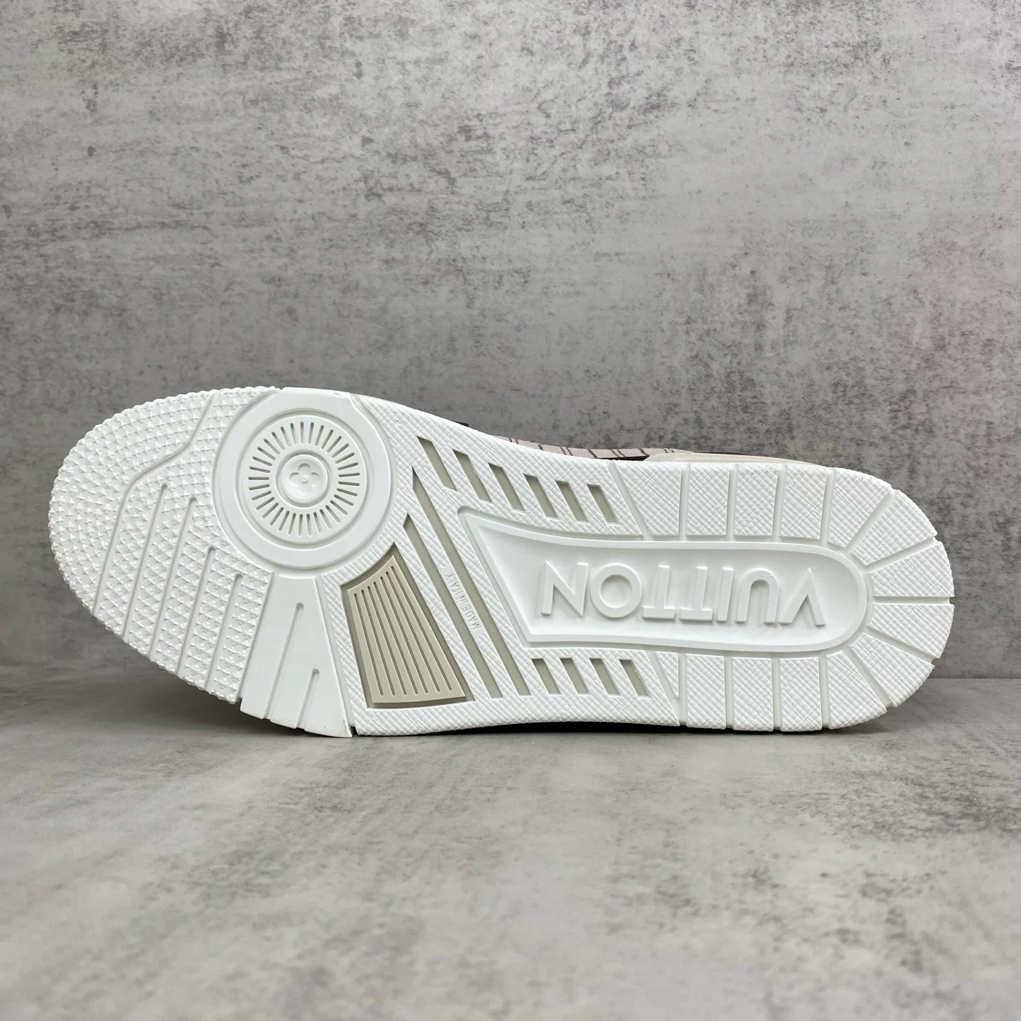 Women's Sneakers LOUIS VUITTON 17961746