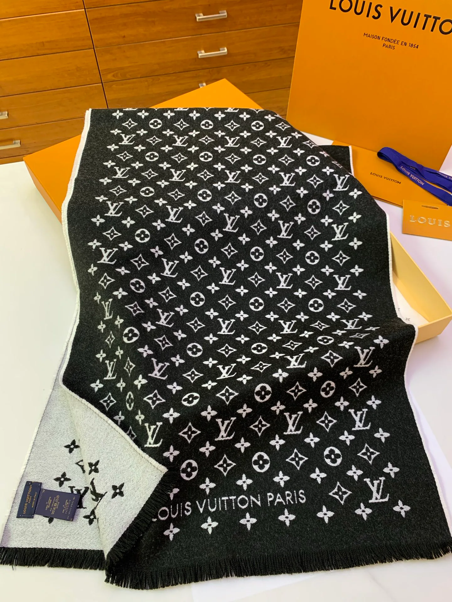 Scarves LOUIS VUITTON 18535869