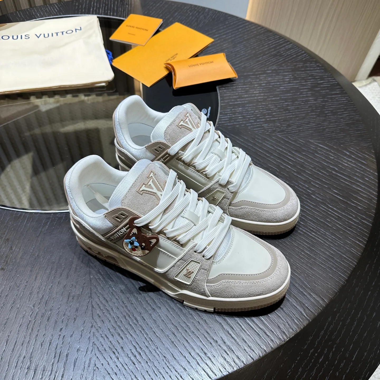 Men's Sneakers LOUIS VUITTON 18192393