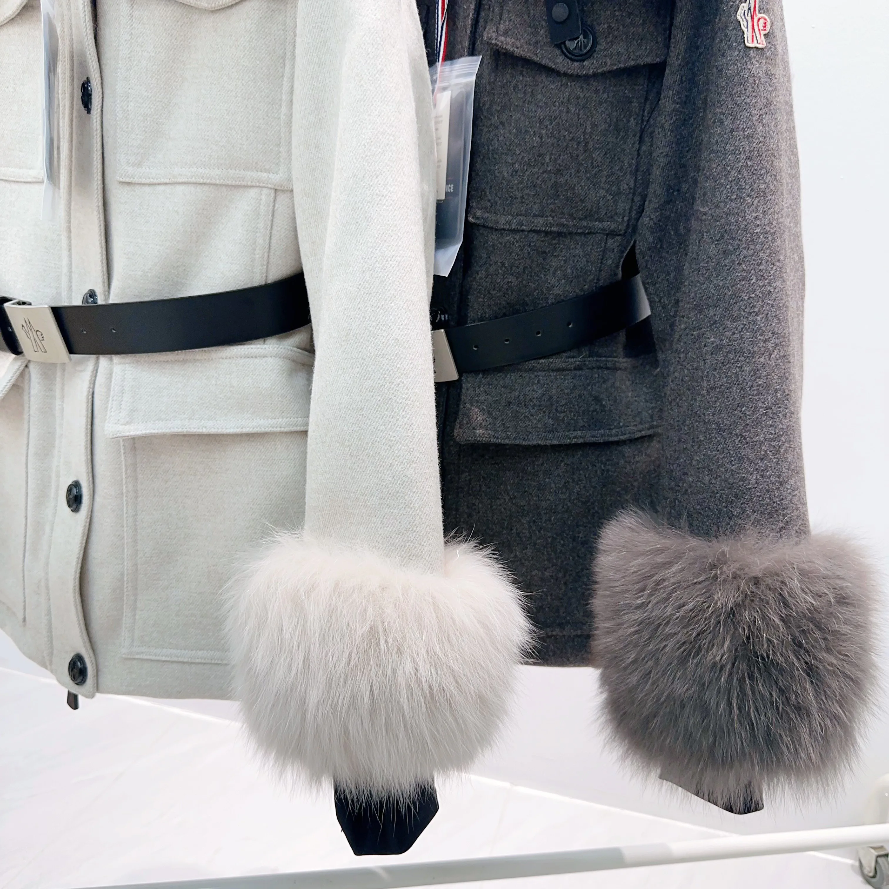 Women's Jackets And Down Jackets MONCLER 18298072