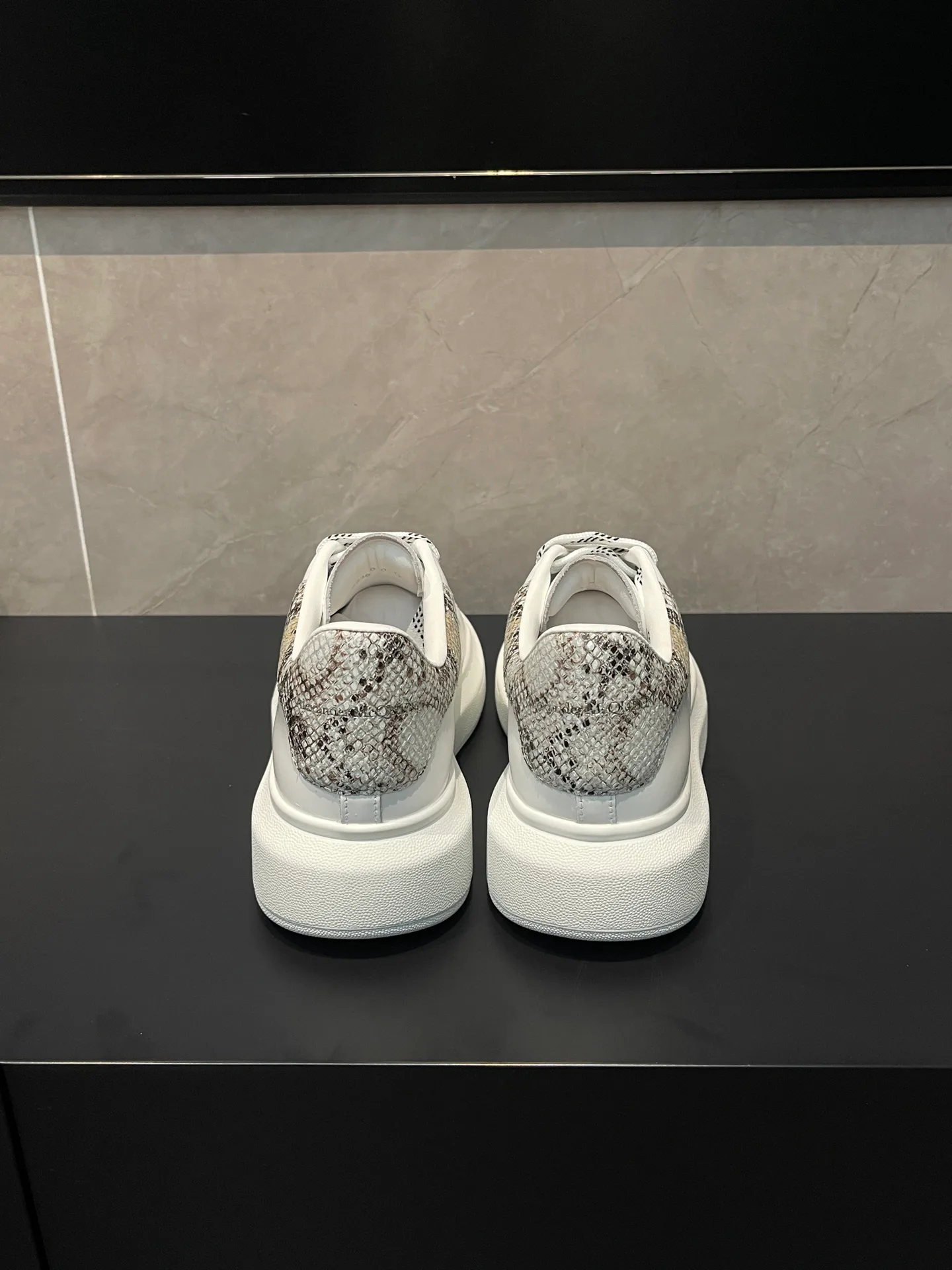 Women's Sneakers ALEXANDER MCQUEEN 17827935