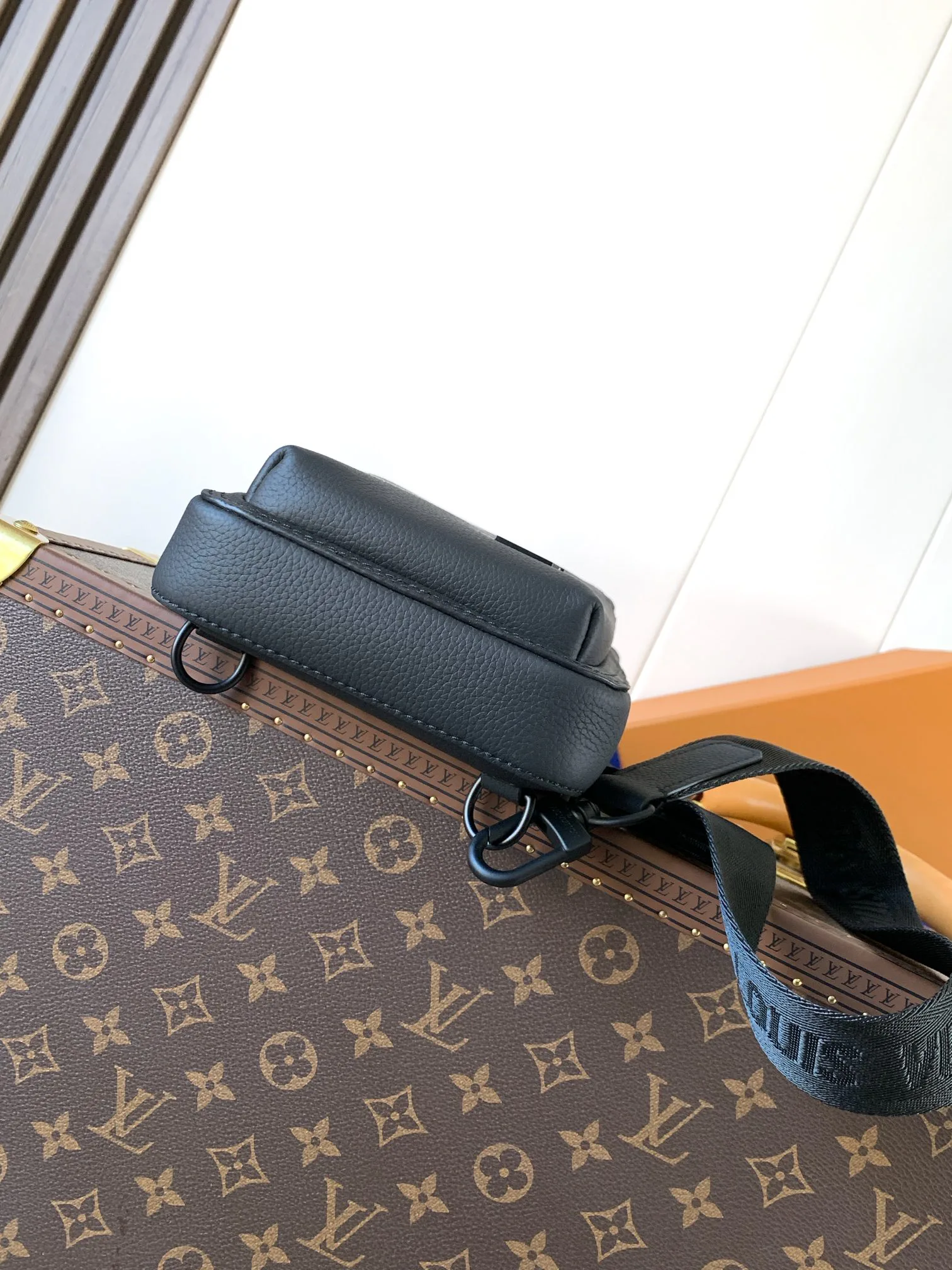 Women's Shoulder Bags LOUIS VUITTON 17948720