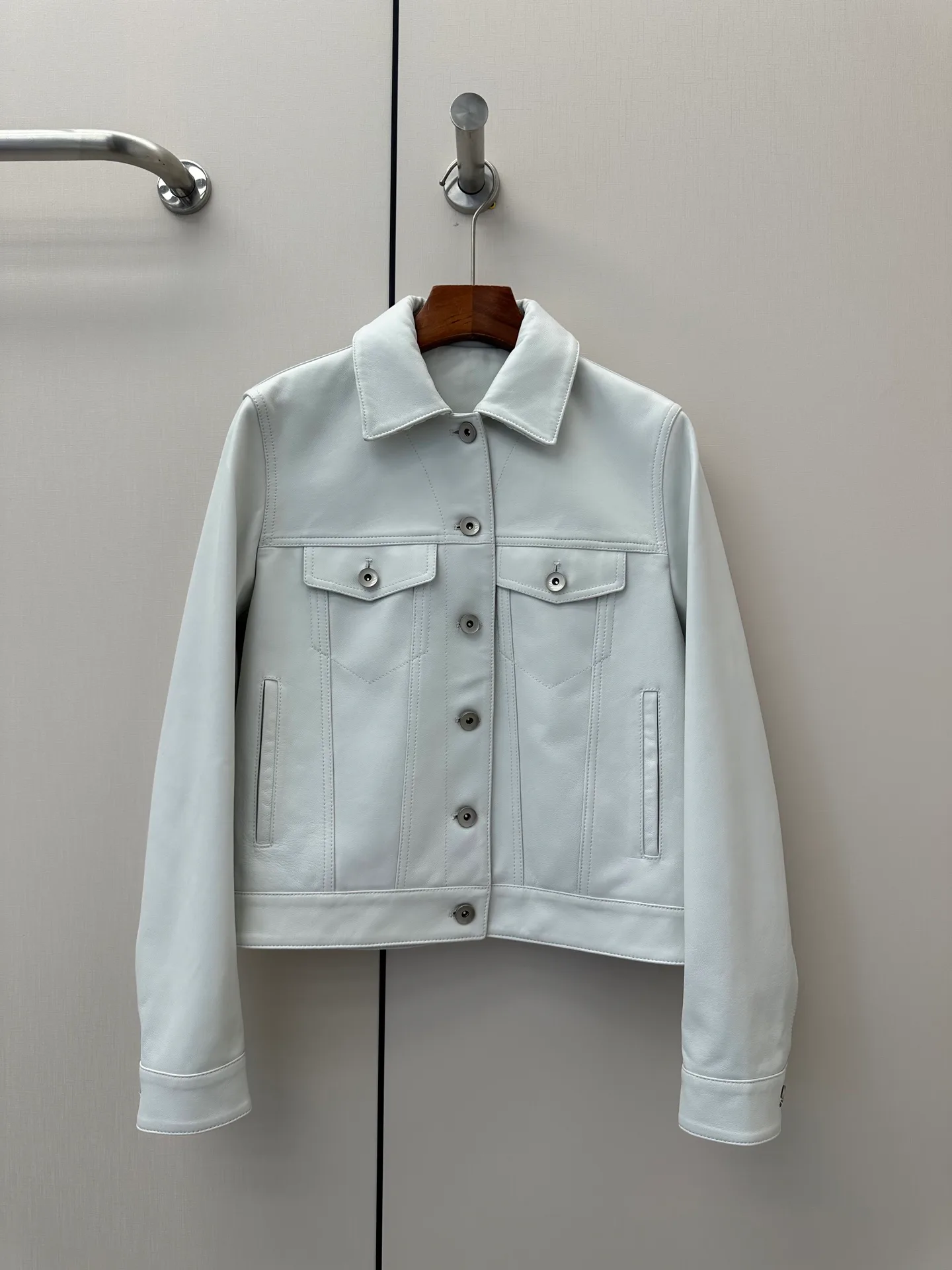 Women's Leather Jackets And Sheepskin Coats BOTTEGA VENETA 17807015