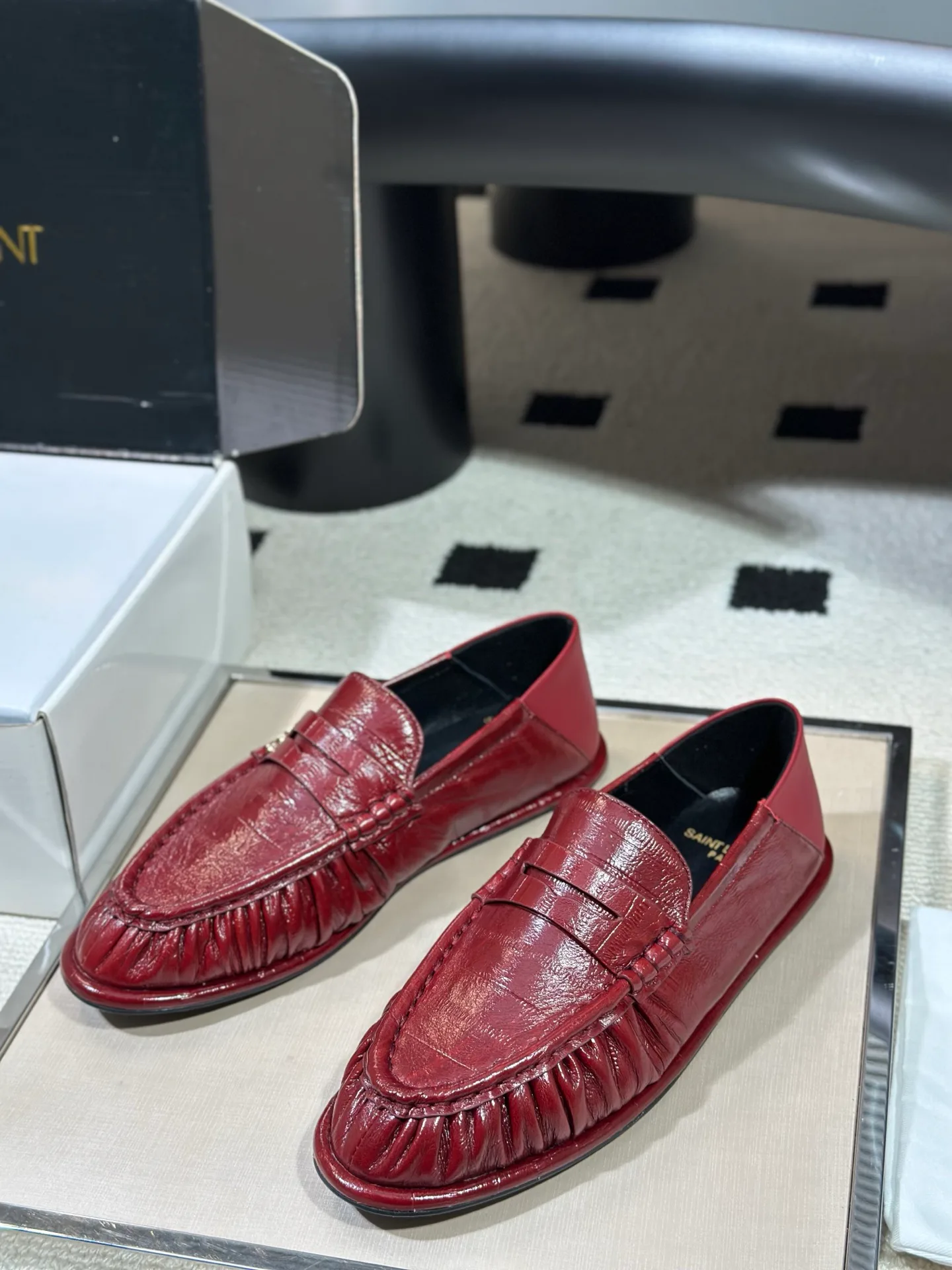 Women's Loafers And Moccasins SAINT LAURENT 18041756