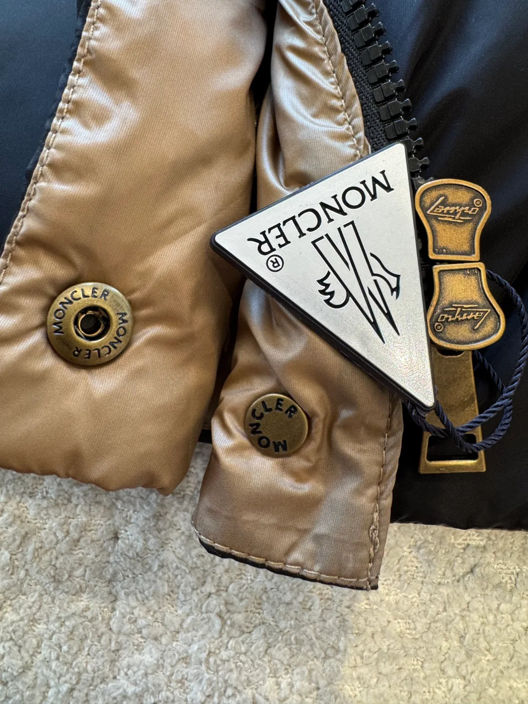 Women's Jackets And Down Jackets MONCLER 18189304