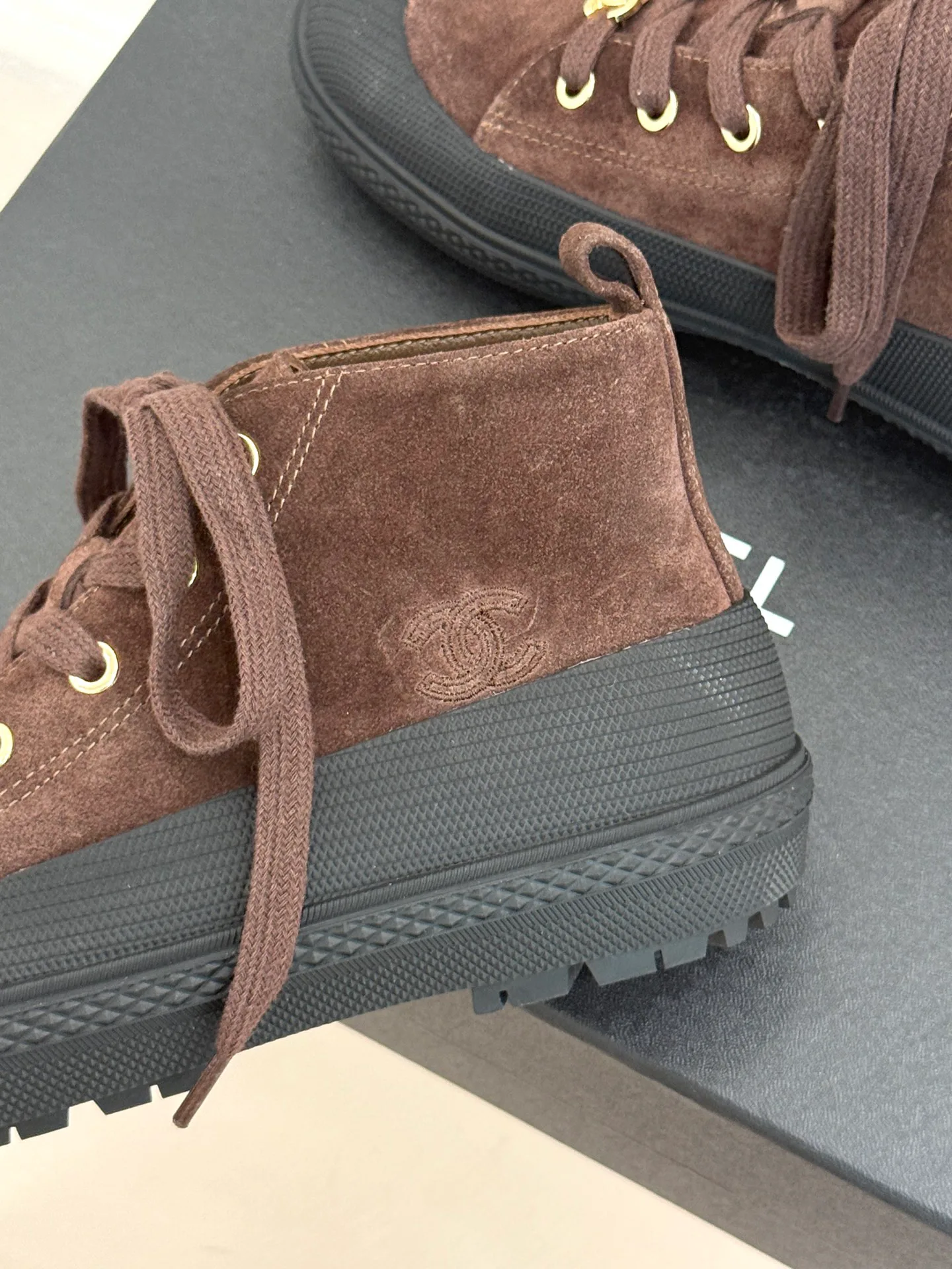 Women's Sneakers CHANEL 18360421