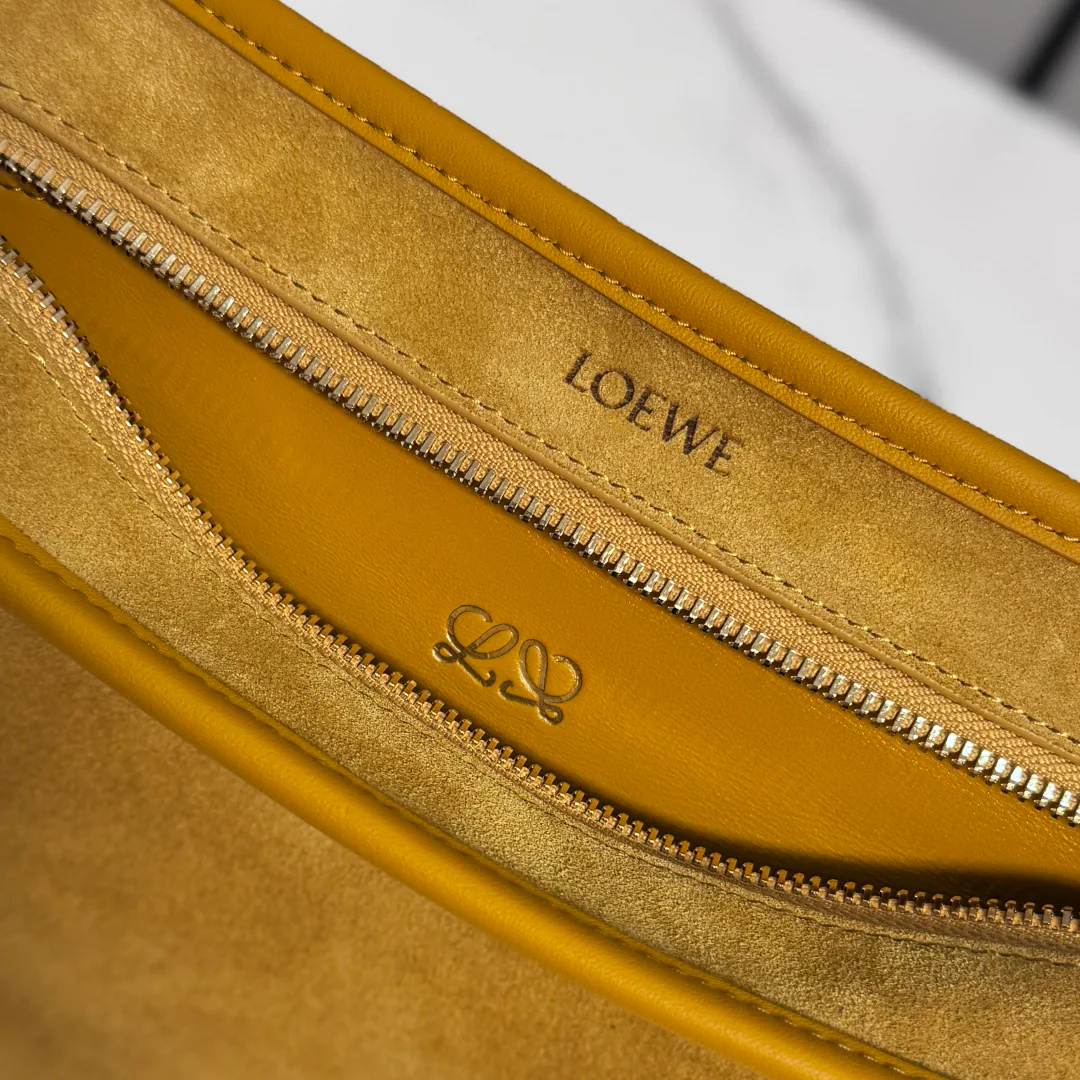 Women's Classic Handbags LOEWE 18328832
