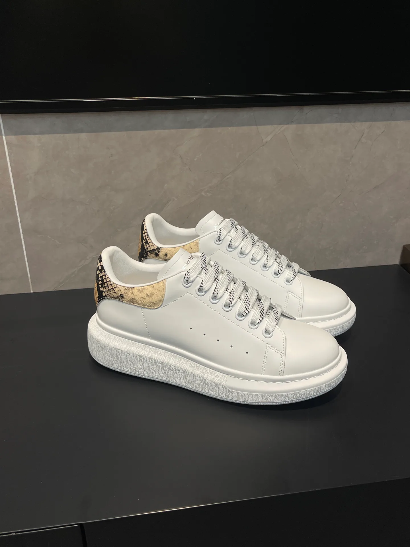 Women's Sneakers ALEXANDER MCQUEEN 18363872