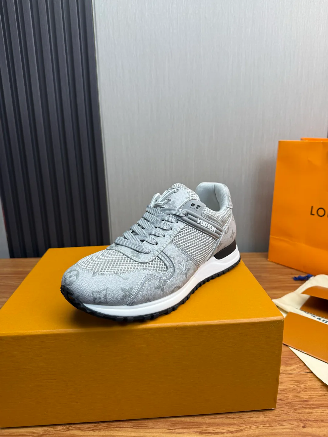 Men's Sneakers LOUIS VUITTON 17429937