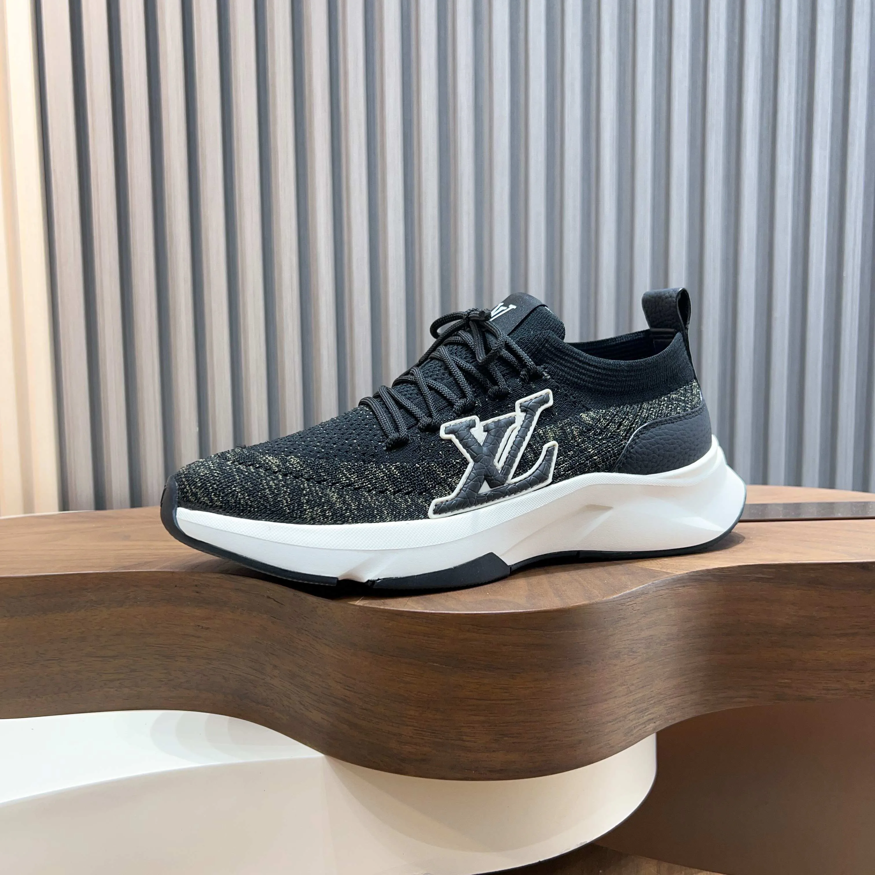 Men's Sneakers LOUIS VUITTON 17916668