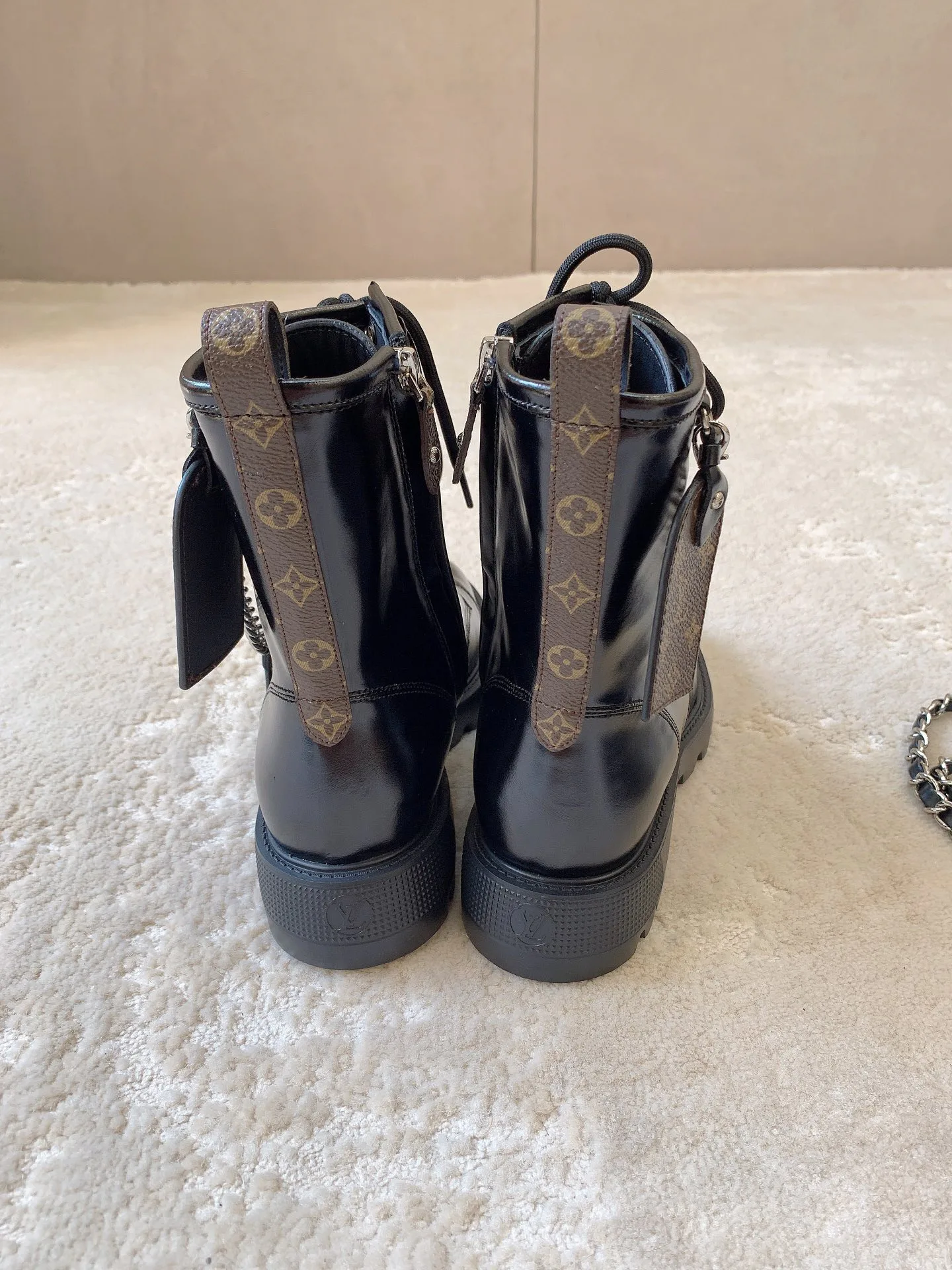 Women's Ankle Boots LOUIS VUITTON 18365556