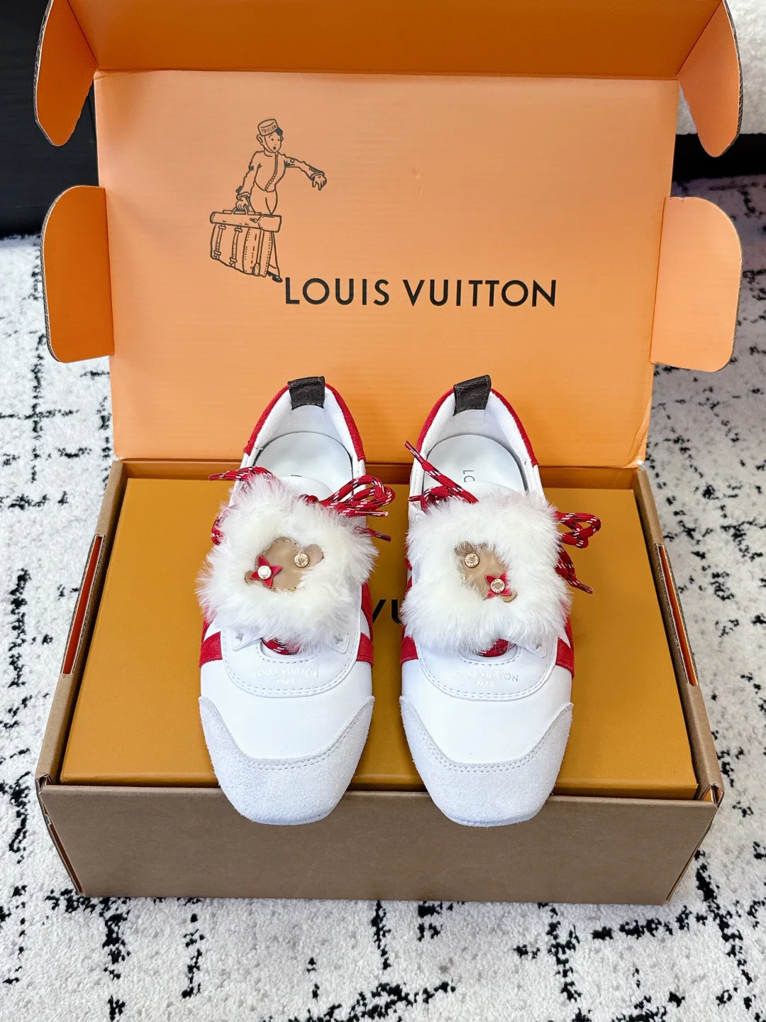 Women's Sneakers LOUIS VUITTON 18409659