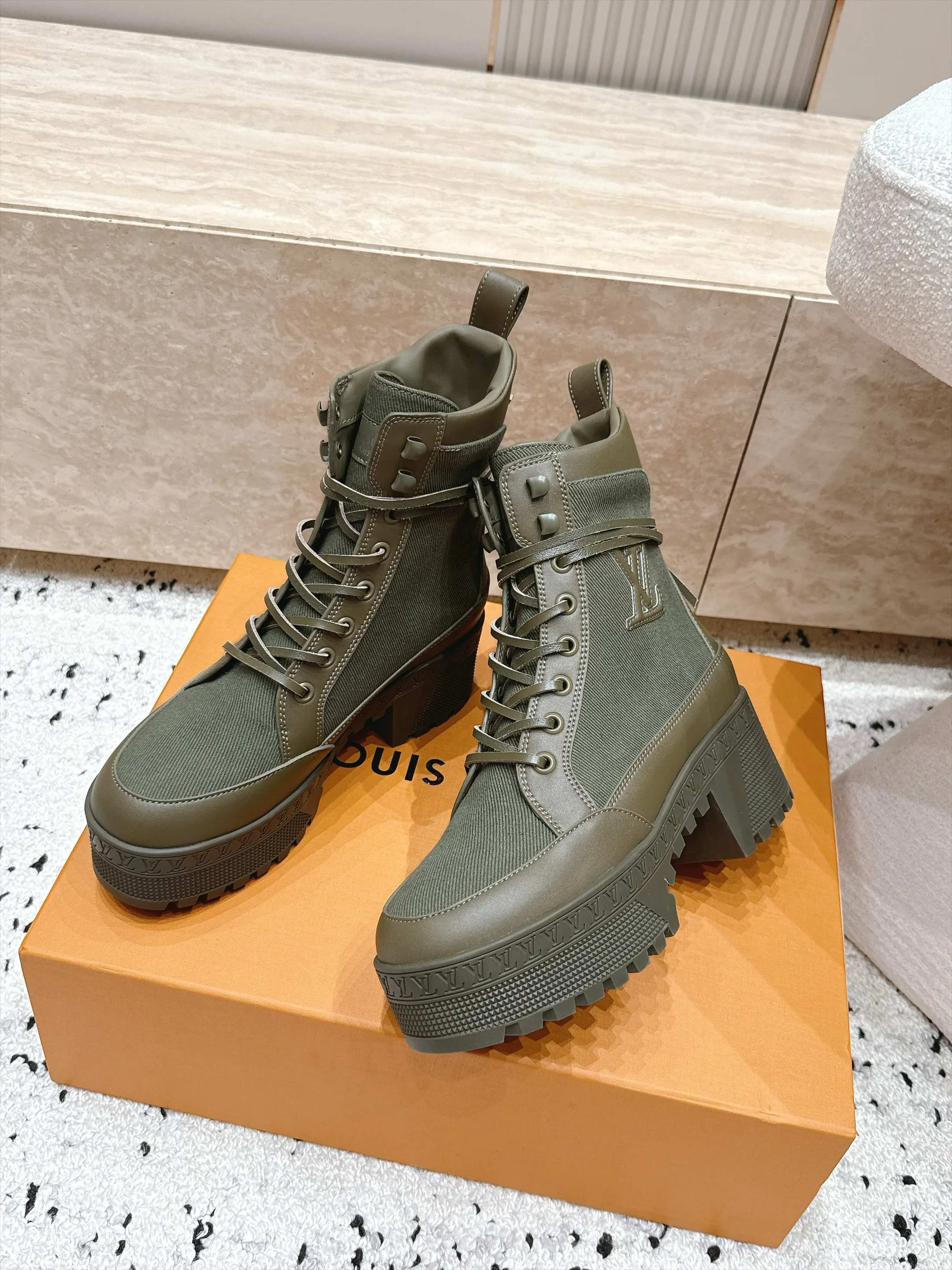 Ботинки Женские Louis Vuitton 18685953
