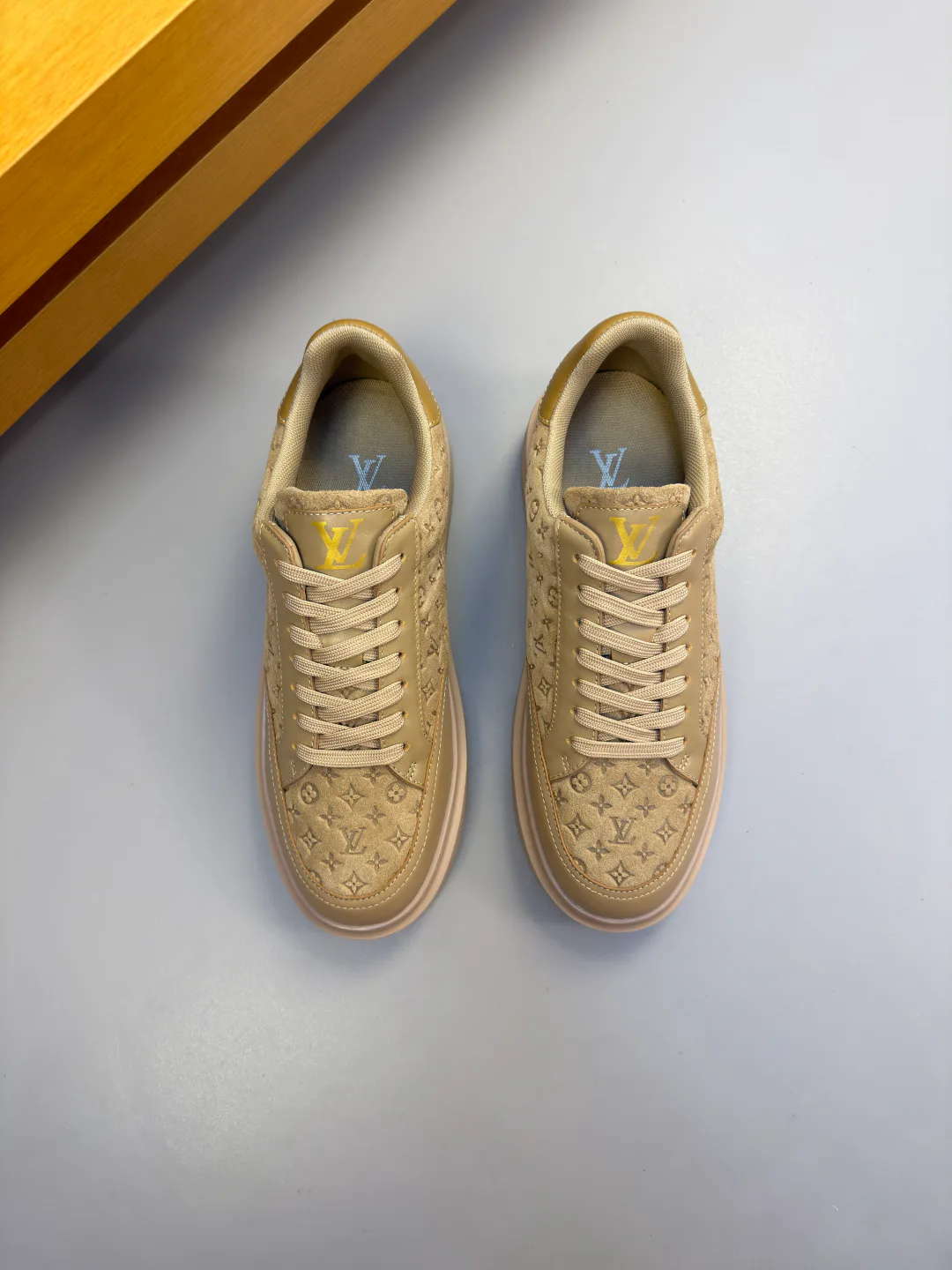 Women's Sneakers LOUIS VUITTON 17765804