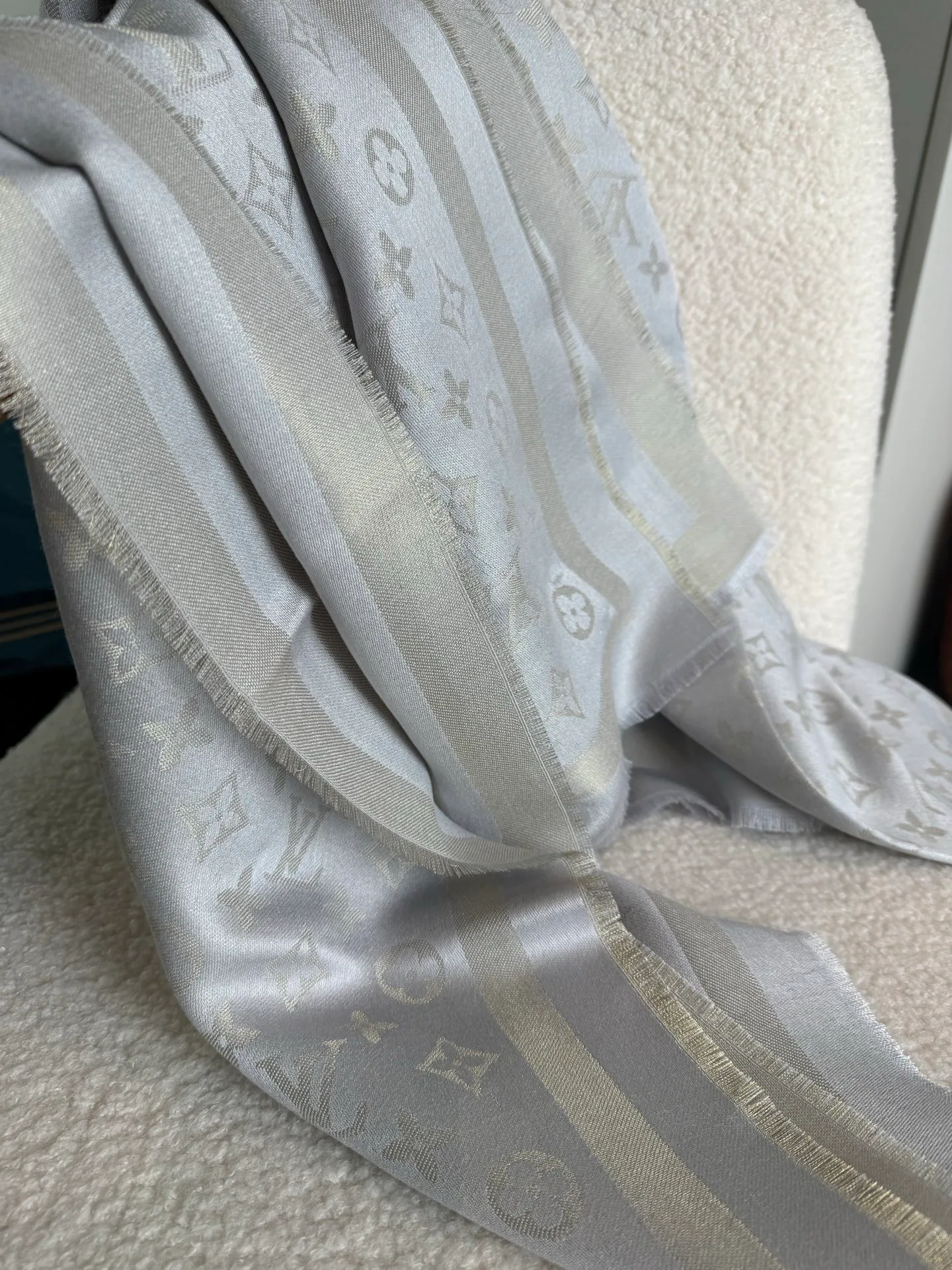 Scarves LOUIS VUITTON 17448576