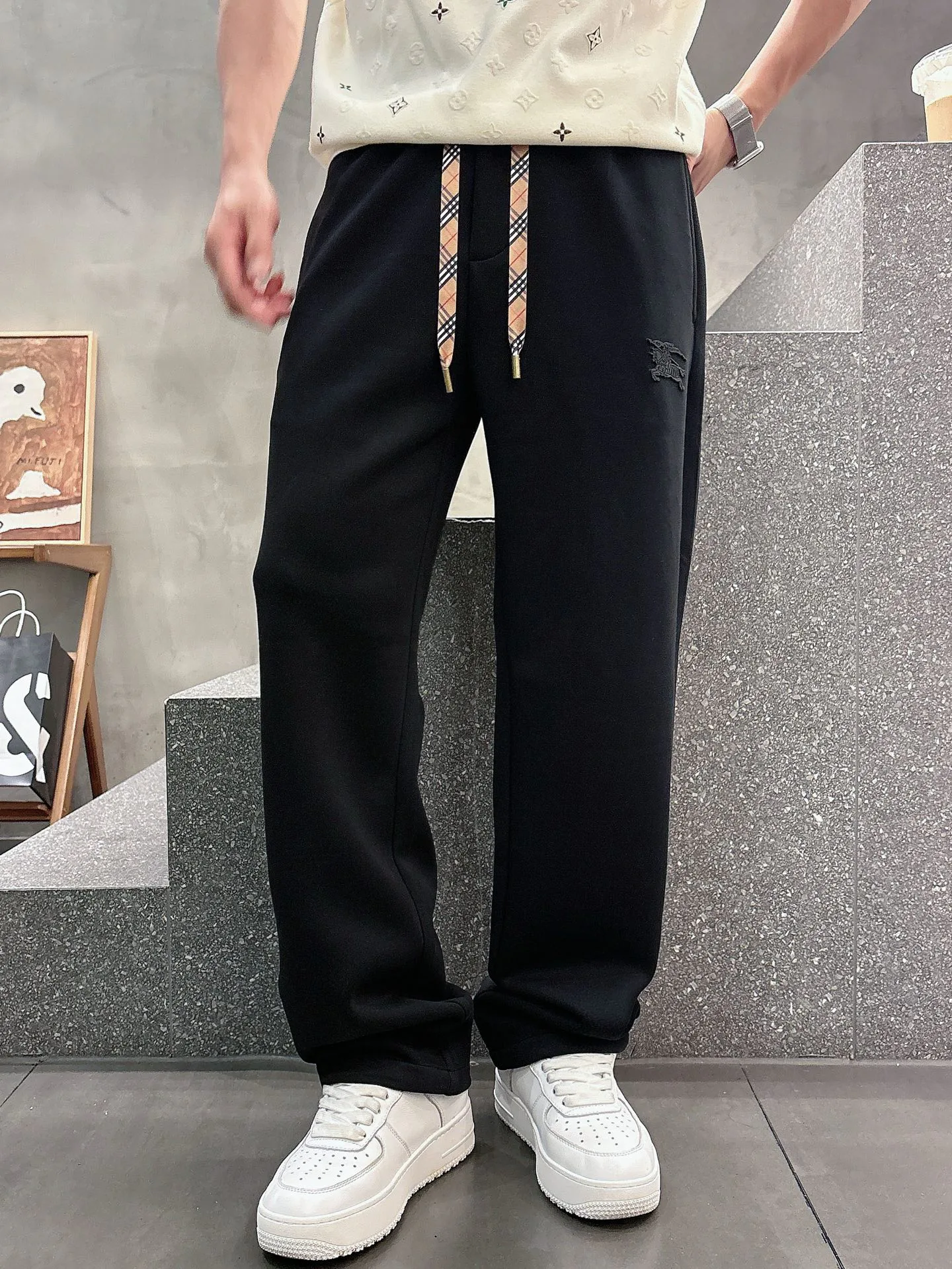 Men's Trousers BURBERRY 18399243