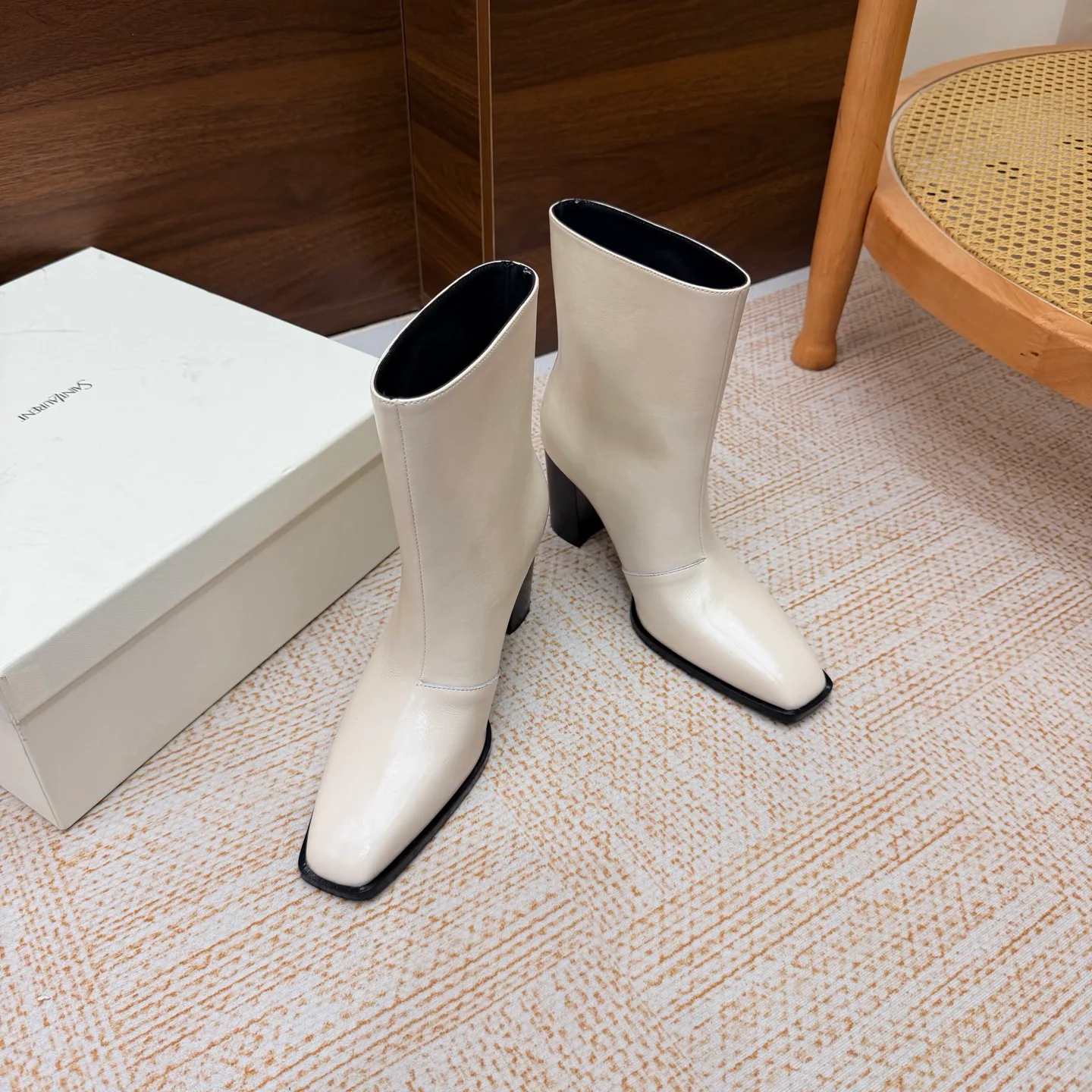 Women's Booties SAINT LAURENT 18104624