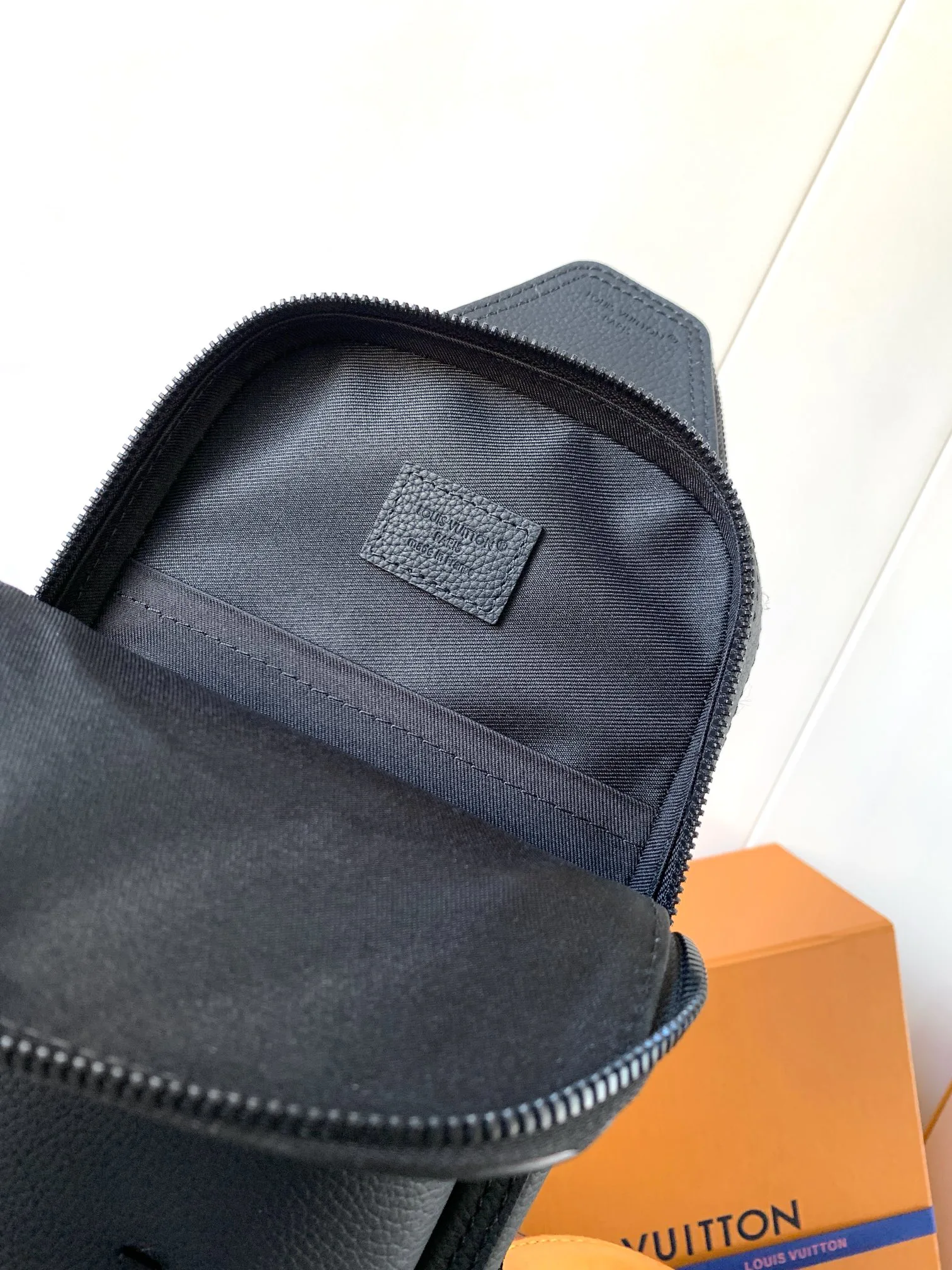 Women's Shoulder Bags LOUIS VUITTON 17948720