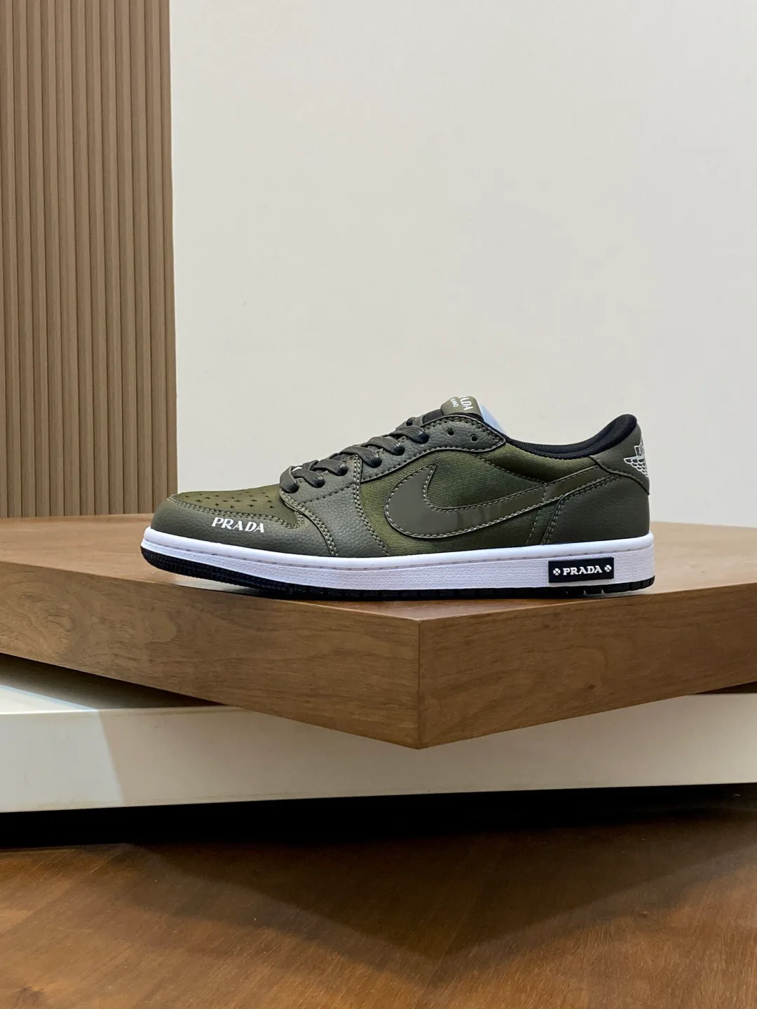 Men's Sneakers PRADA 18274572