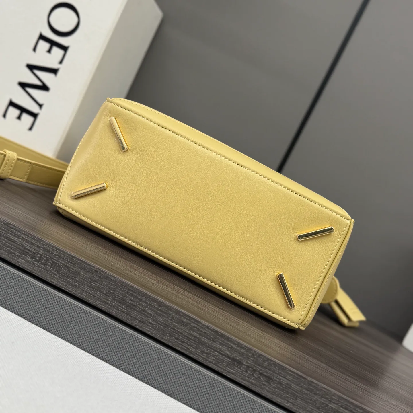 Women's Classic Handbags LOEWE 17270386
