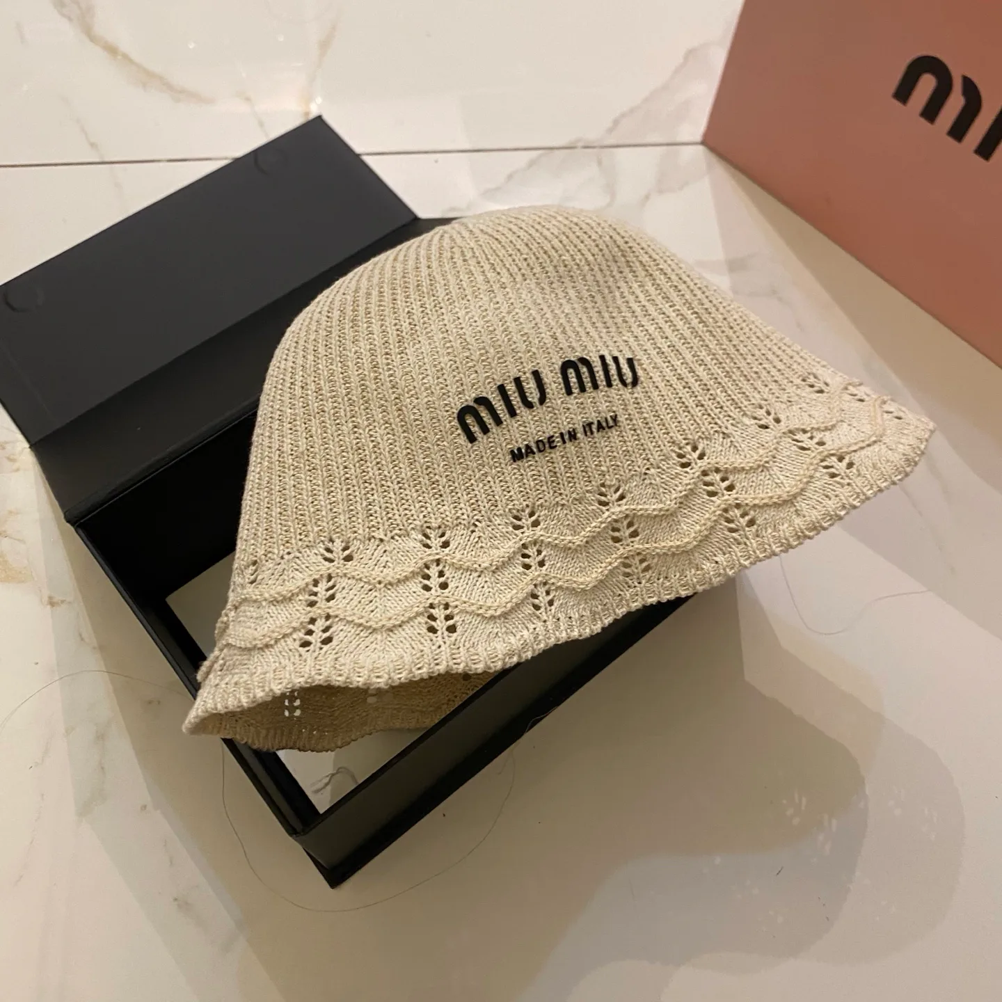 Hats MIU MIU 17498308