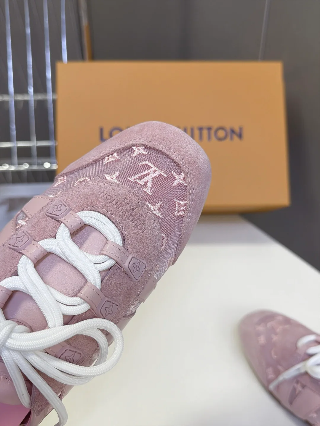 Women's Sneakers LOUIS VUITTON 18005463