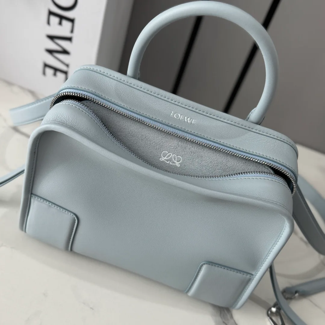 Women's Classic Handbags LOEWE 18229668