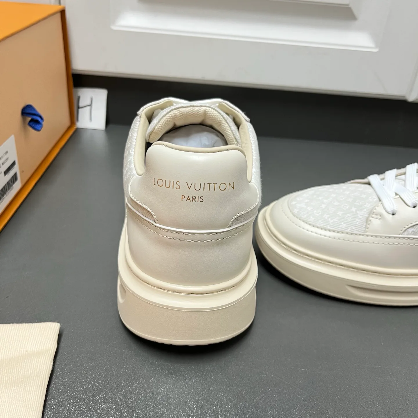 Men's Sneakers LOUIS VUITTON 18500174