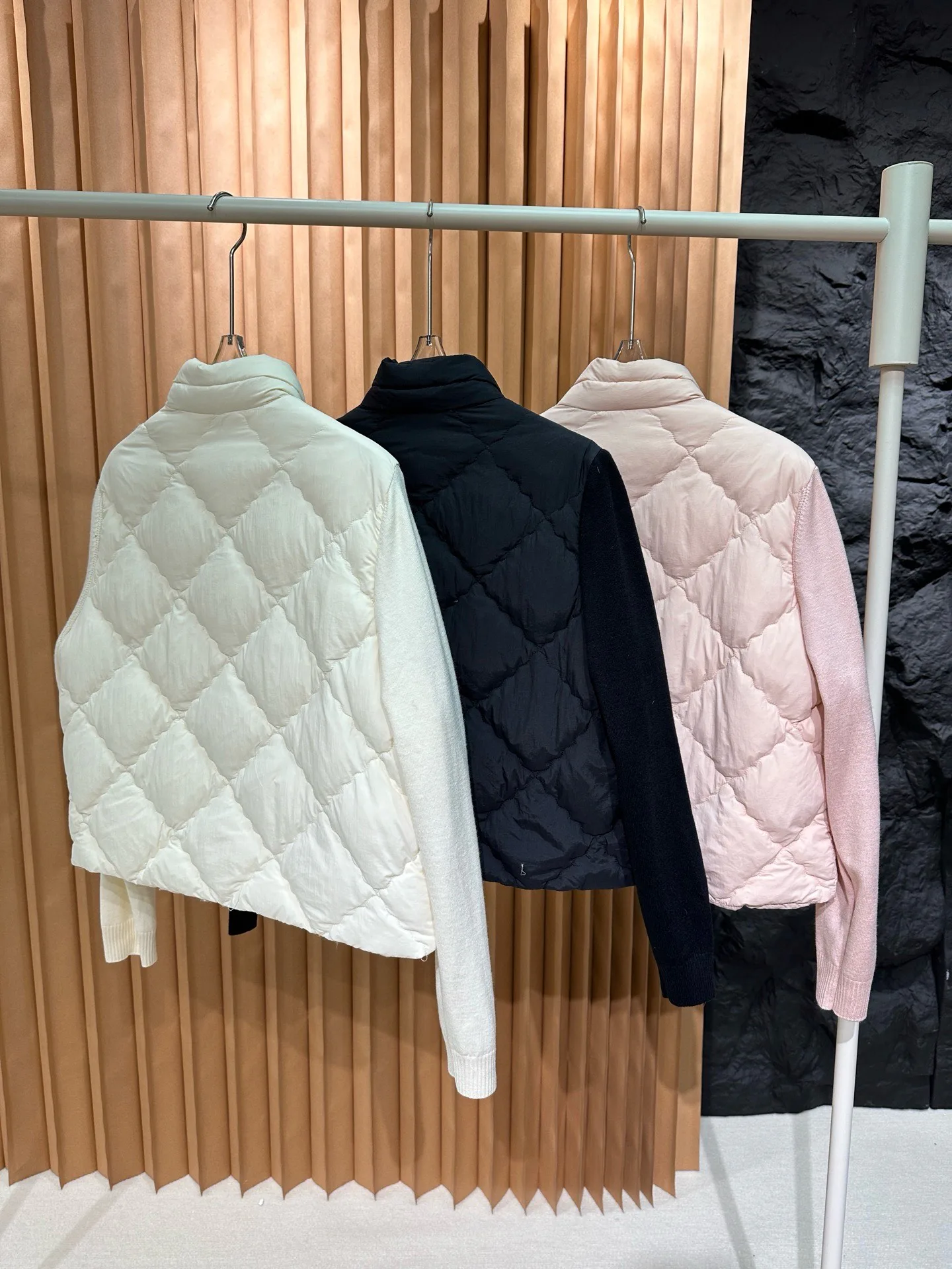 Women's Jackets And Down Jackets MONCLER 18016937