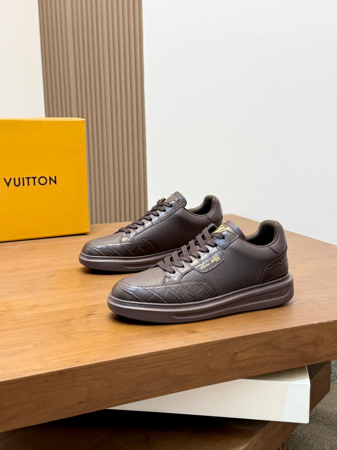 Men's Sneakers LOUIS VUITTON 18265104