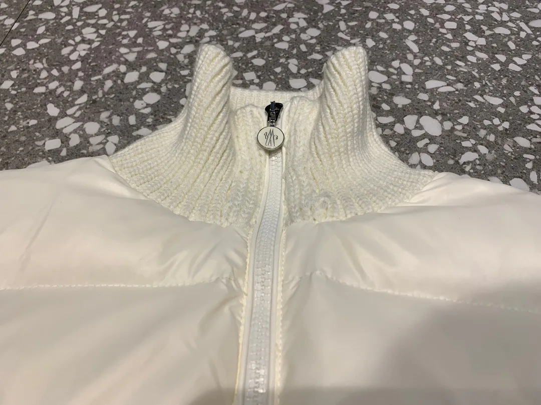 Women's Jackets And Down Jackets MONCLER 18129923