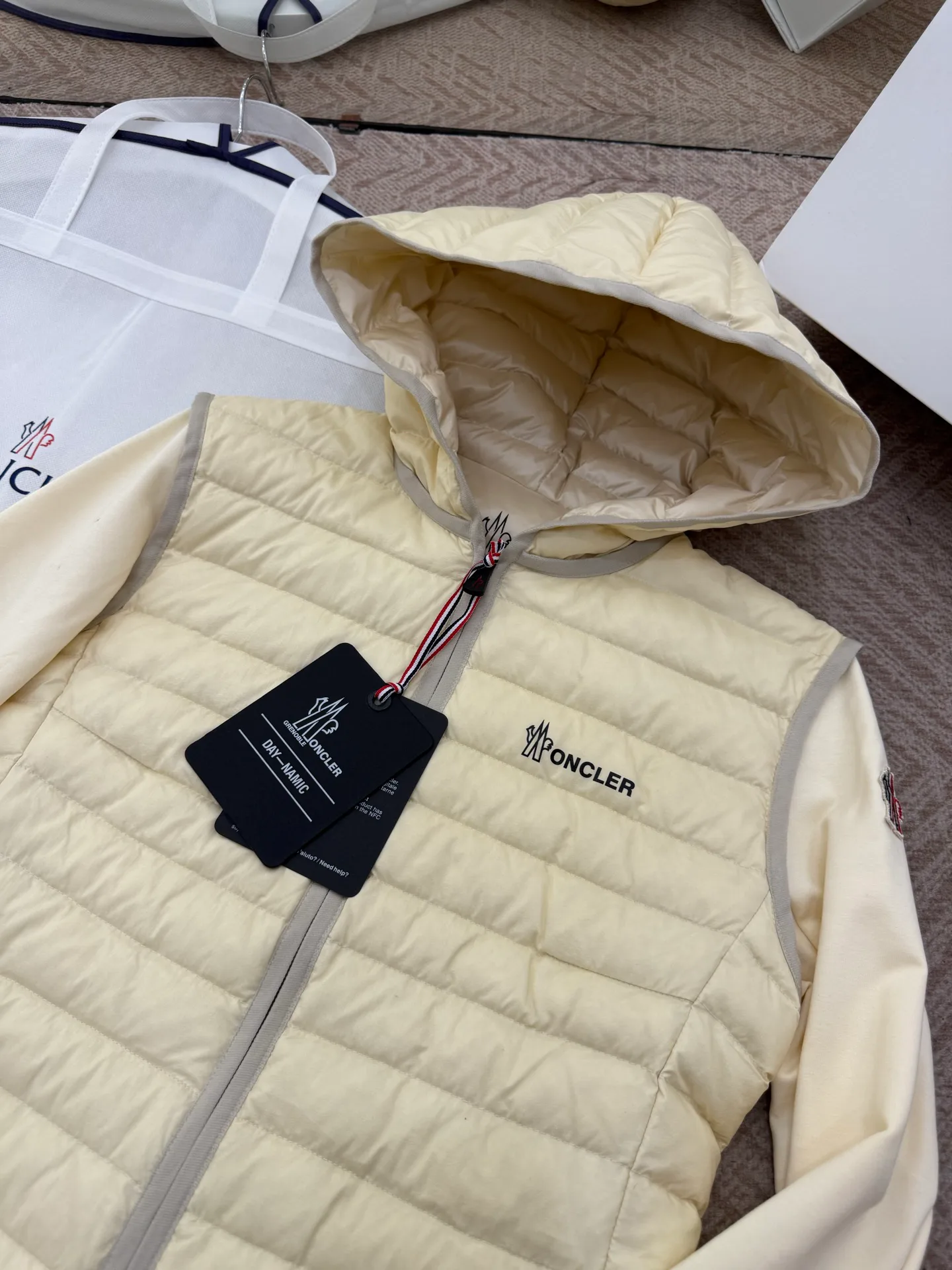 Women's Jackets And Down Jackets MONCLER 17922014