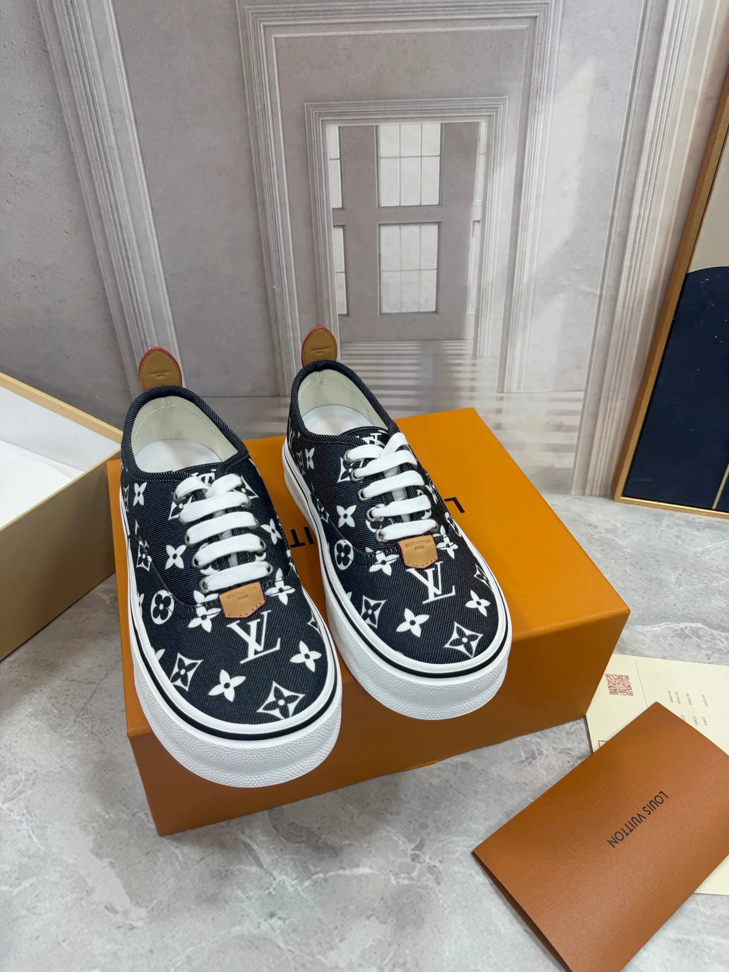 Men's Sneakers LOUIS VUITTON 18190076