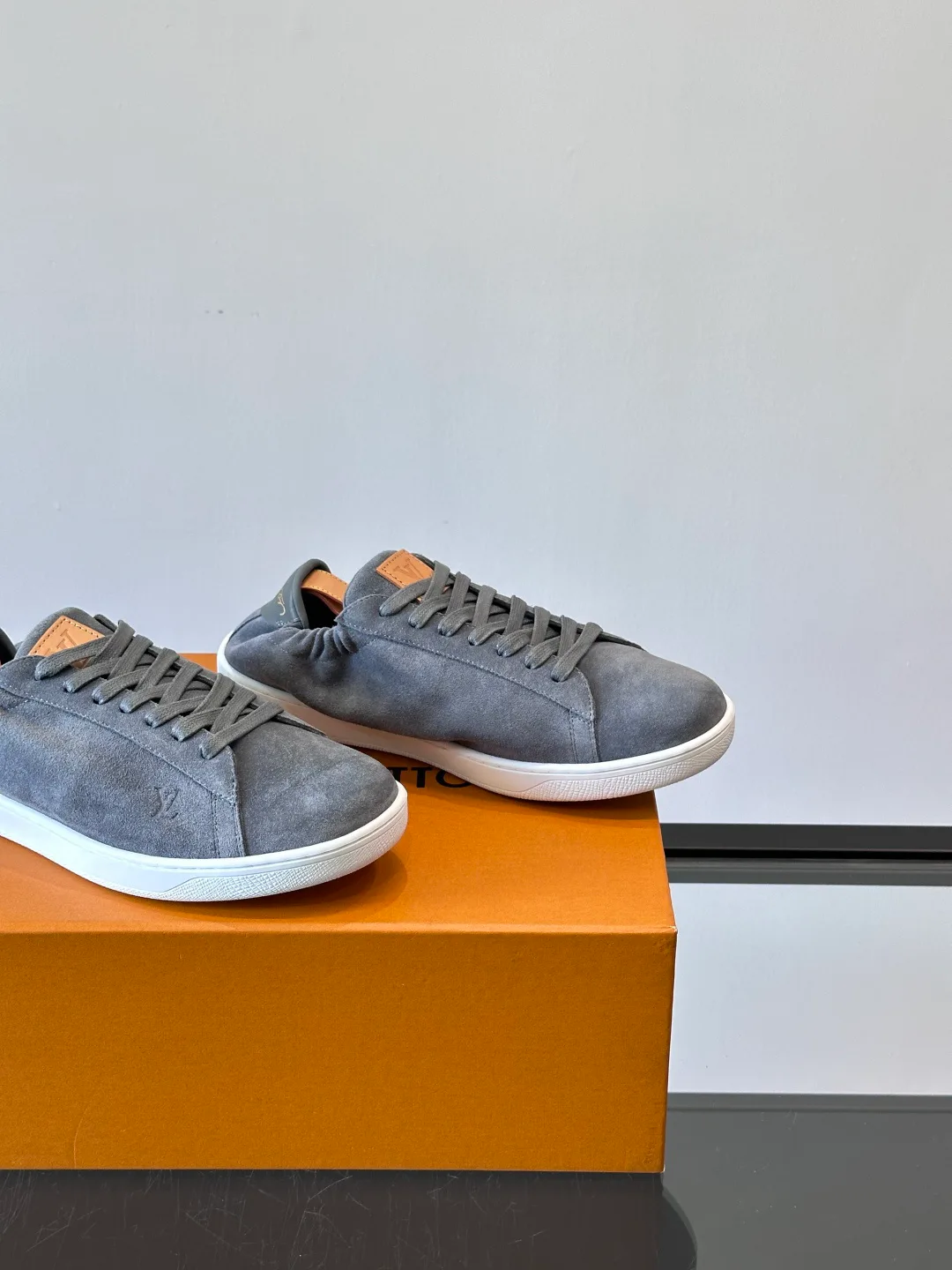 Men's Sneakers LOUIS VUITTON 18263694