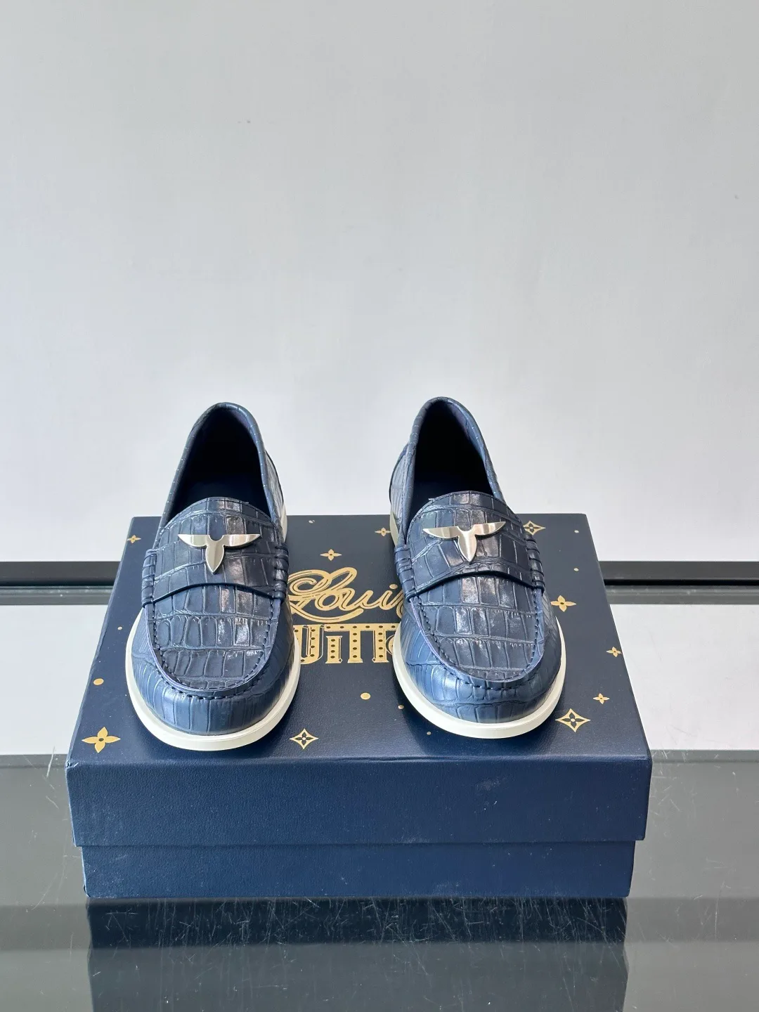 Men's Loafers And Dress Shoes LOUIS VUITTON 18118559