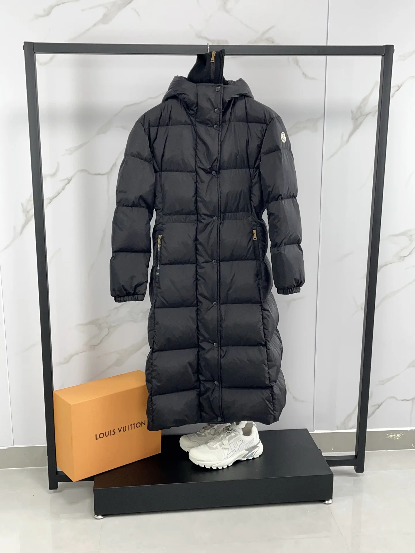Women's Jackets And Down Jackets MONCLER 18188962