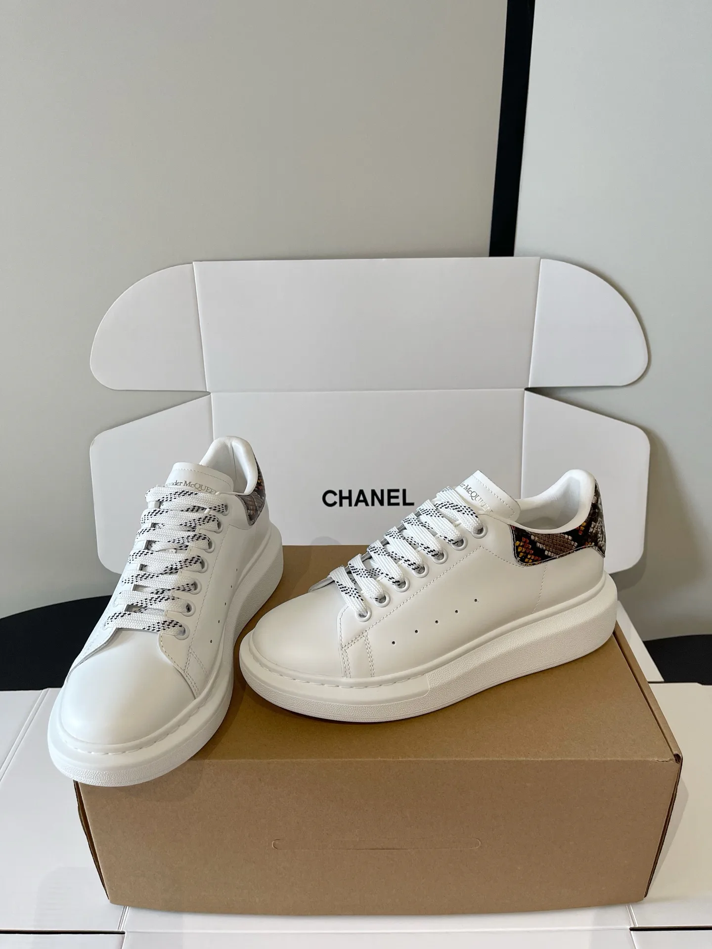 Women's Sneakers ALEXANDER MCQUEEN 18092485