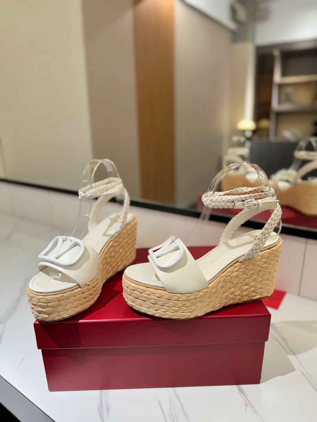 Women's Open-Toe Sandals VALENTINO 17946624