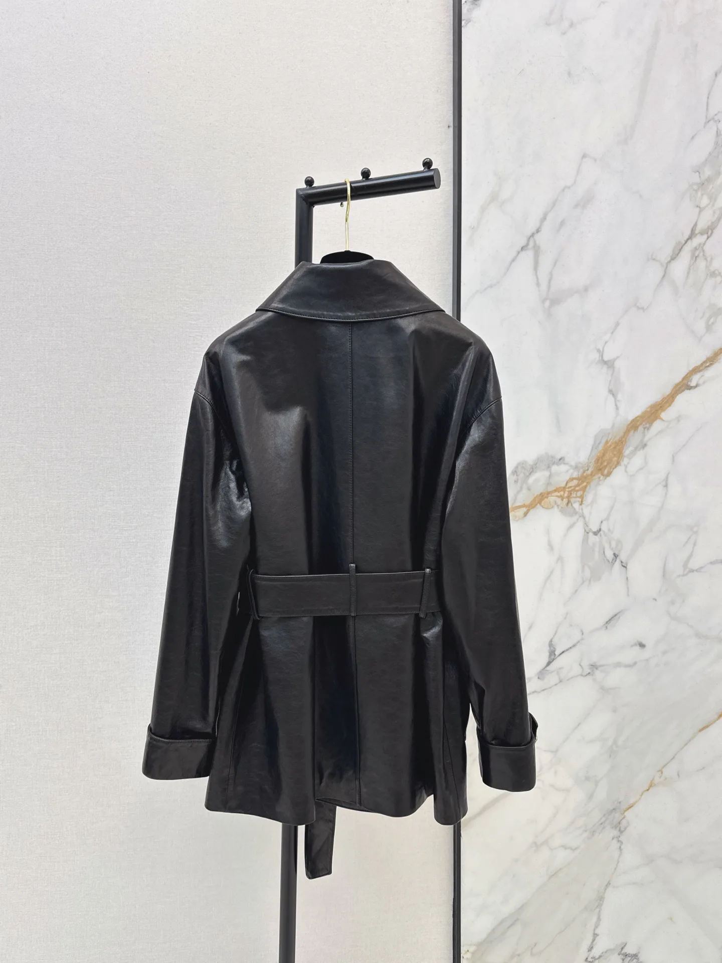 Women's Leather Jackets And Sheepskin Coats CHANEL 18253120